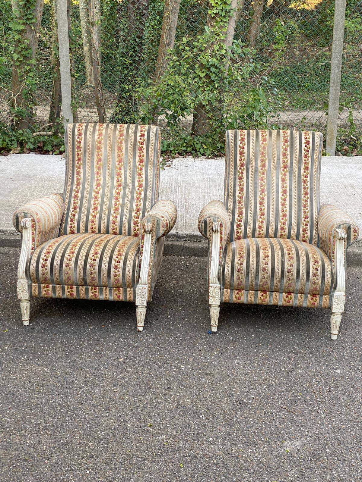 2 Louis XVI bergère armchairs in solid wood with beige and blue embroidered fabric.