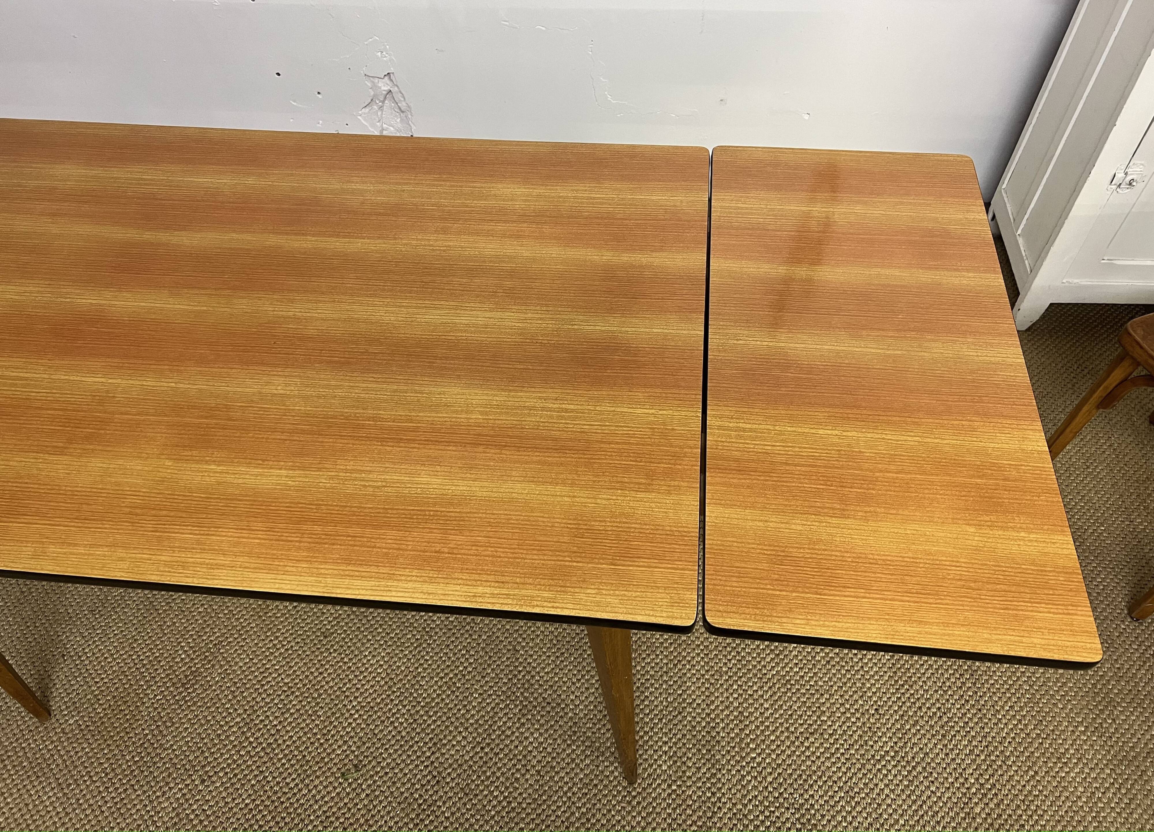 Formica table with extensions