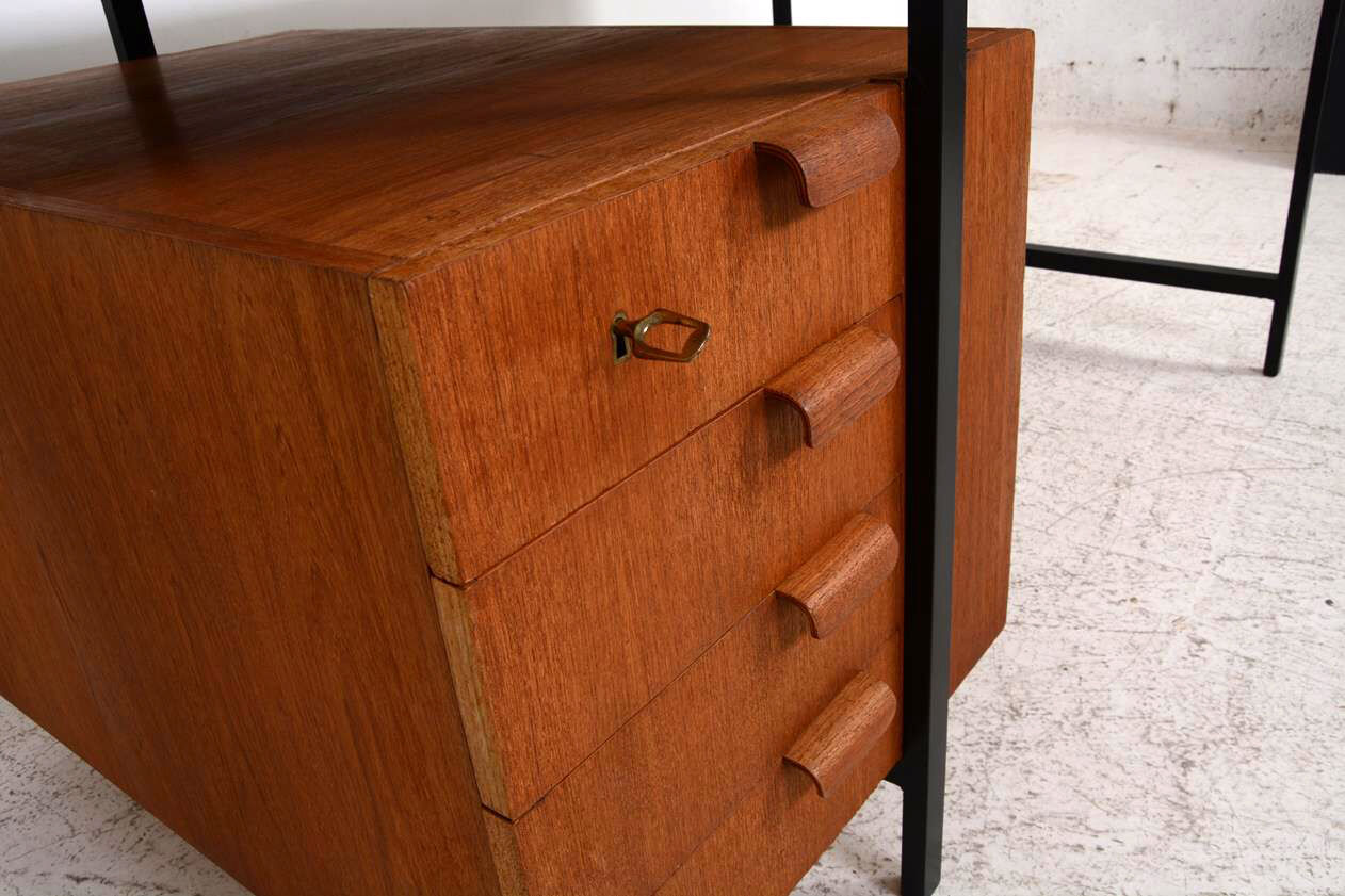 Bureau des années 50 en teck et métal.