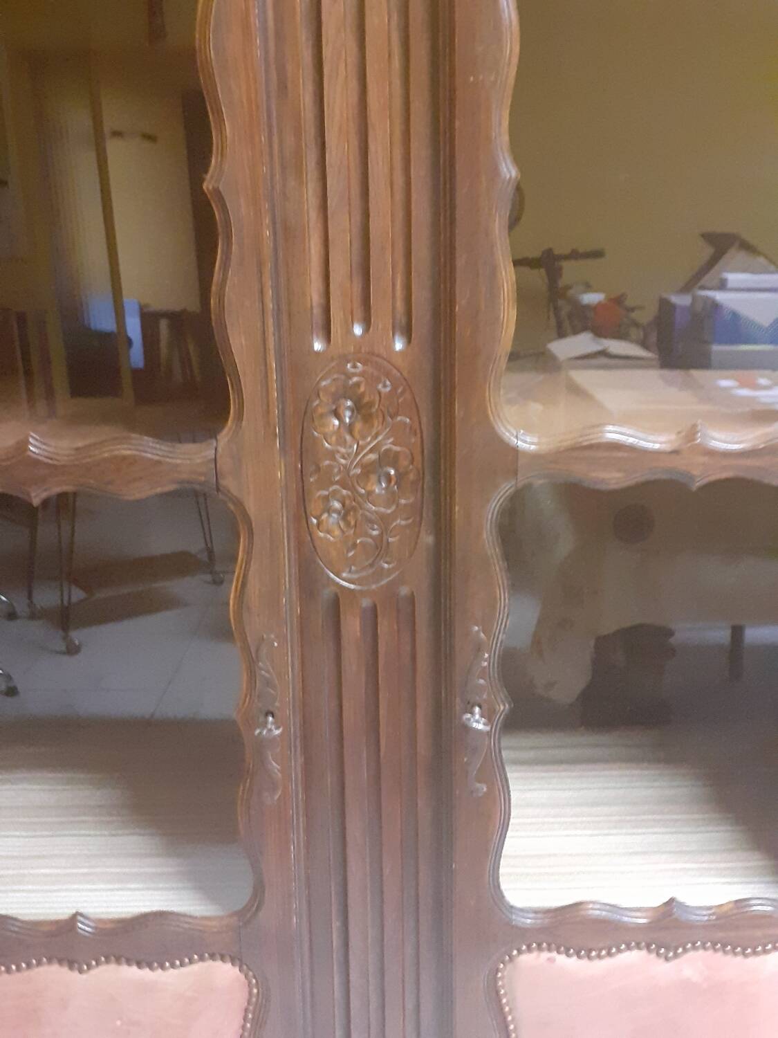 Glass cabinet/display cabinet/bookshelf