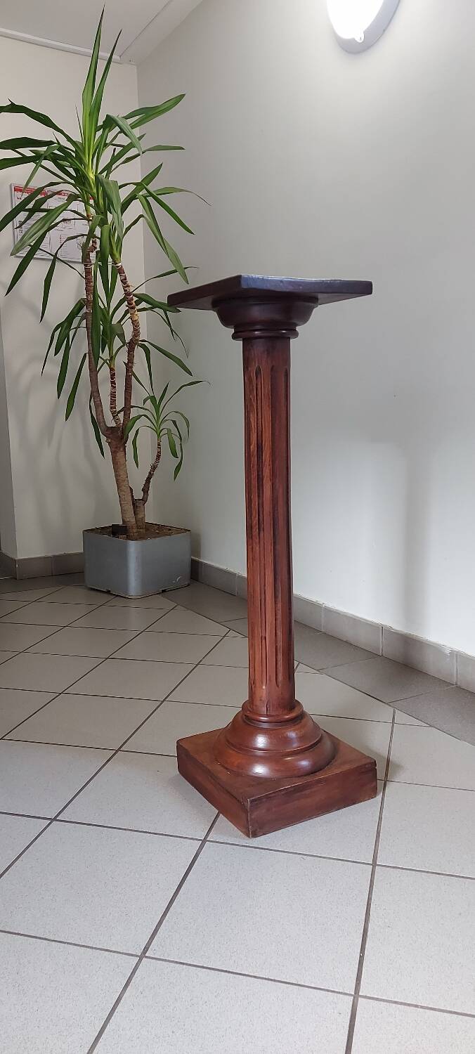 Fluted column in solid wood