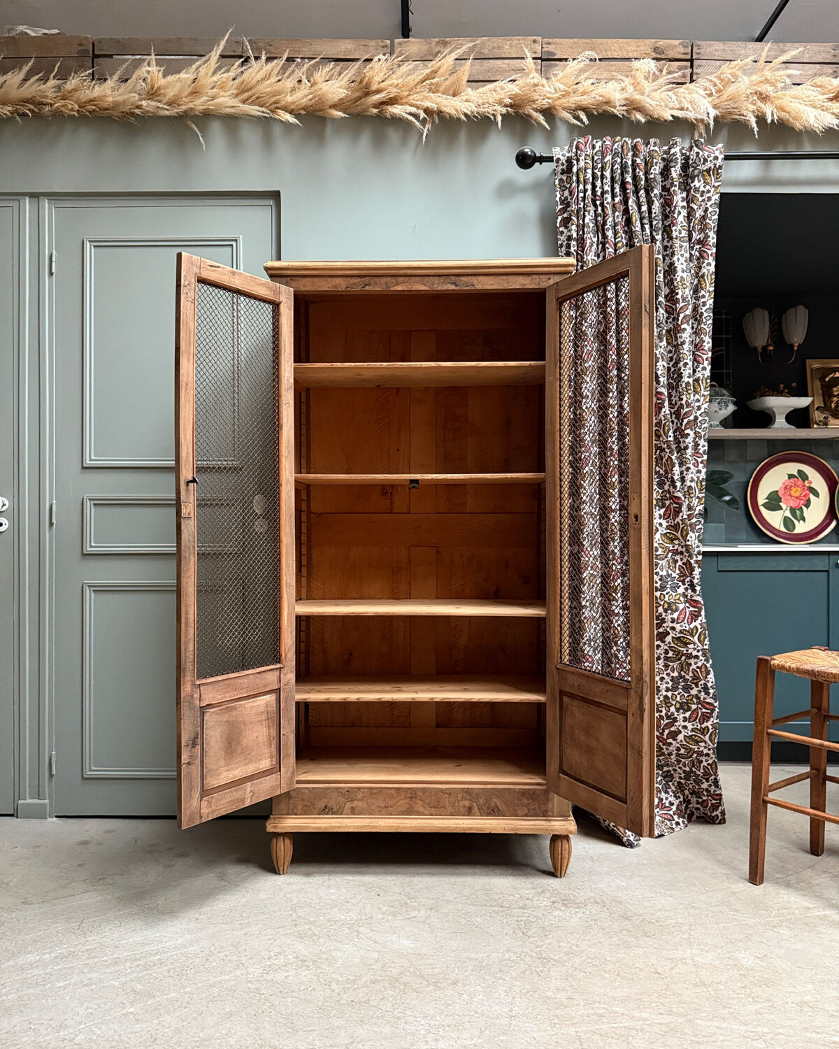 Old library with grilles (renovated)