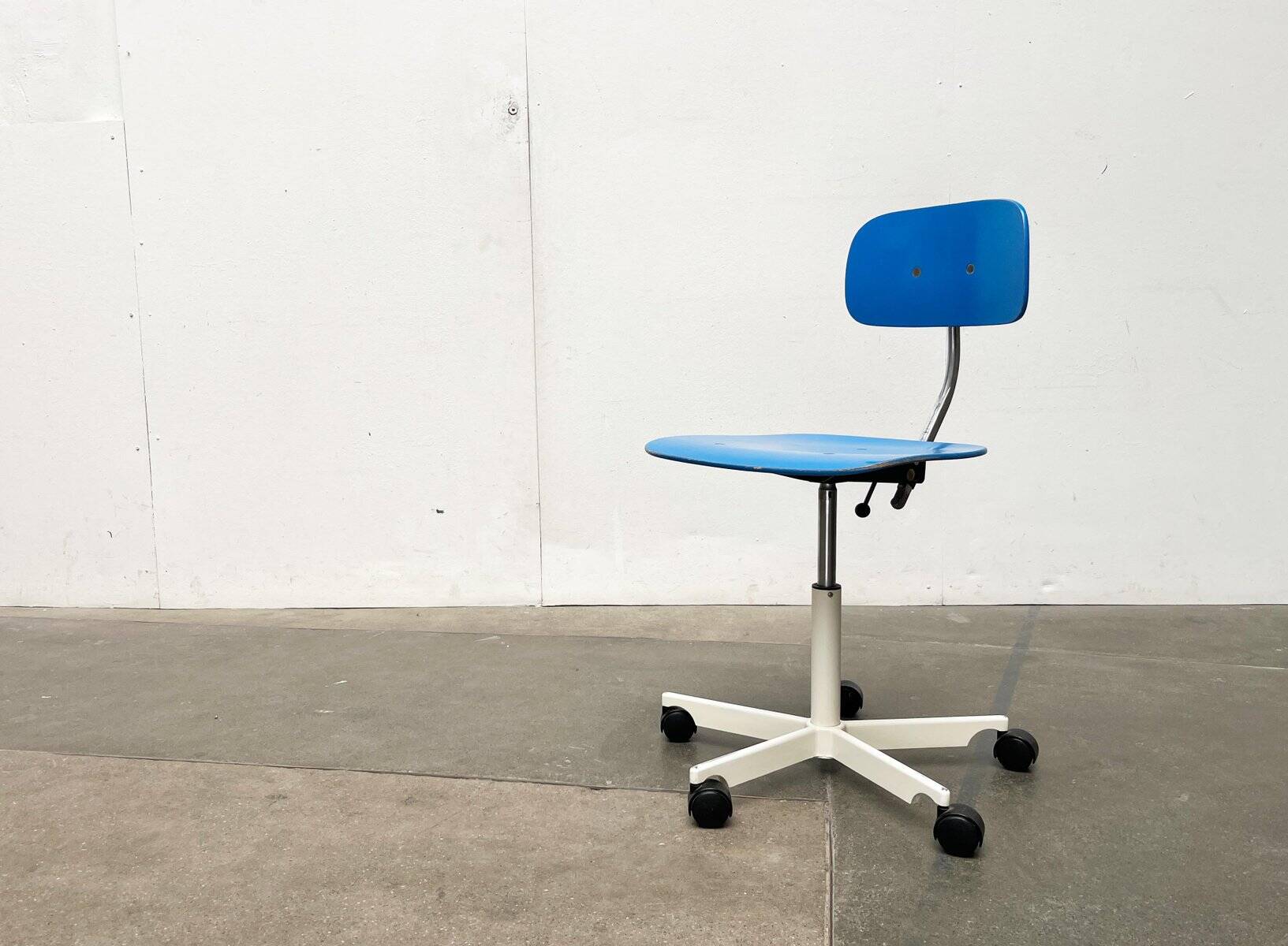 Mid-century Danish architect swivel office chair by Jørgen Rasmussen for Kevi, 1960s.
