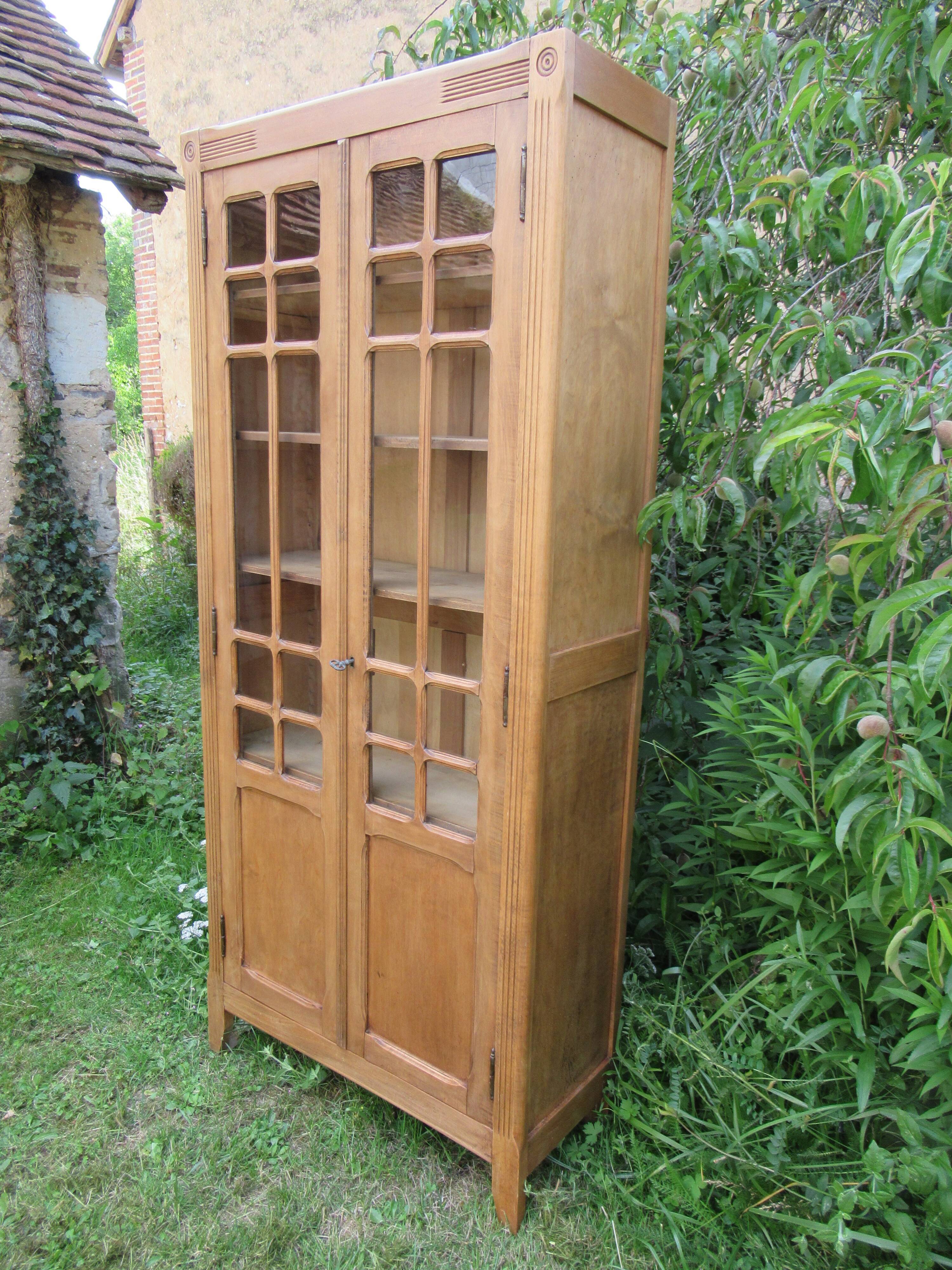 Armoire parisienne vitrée