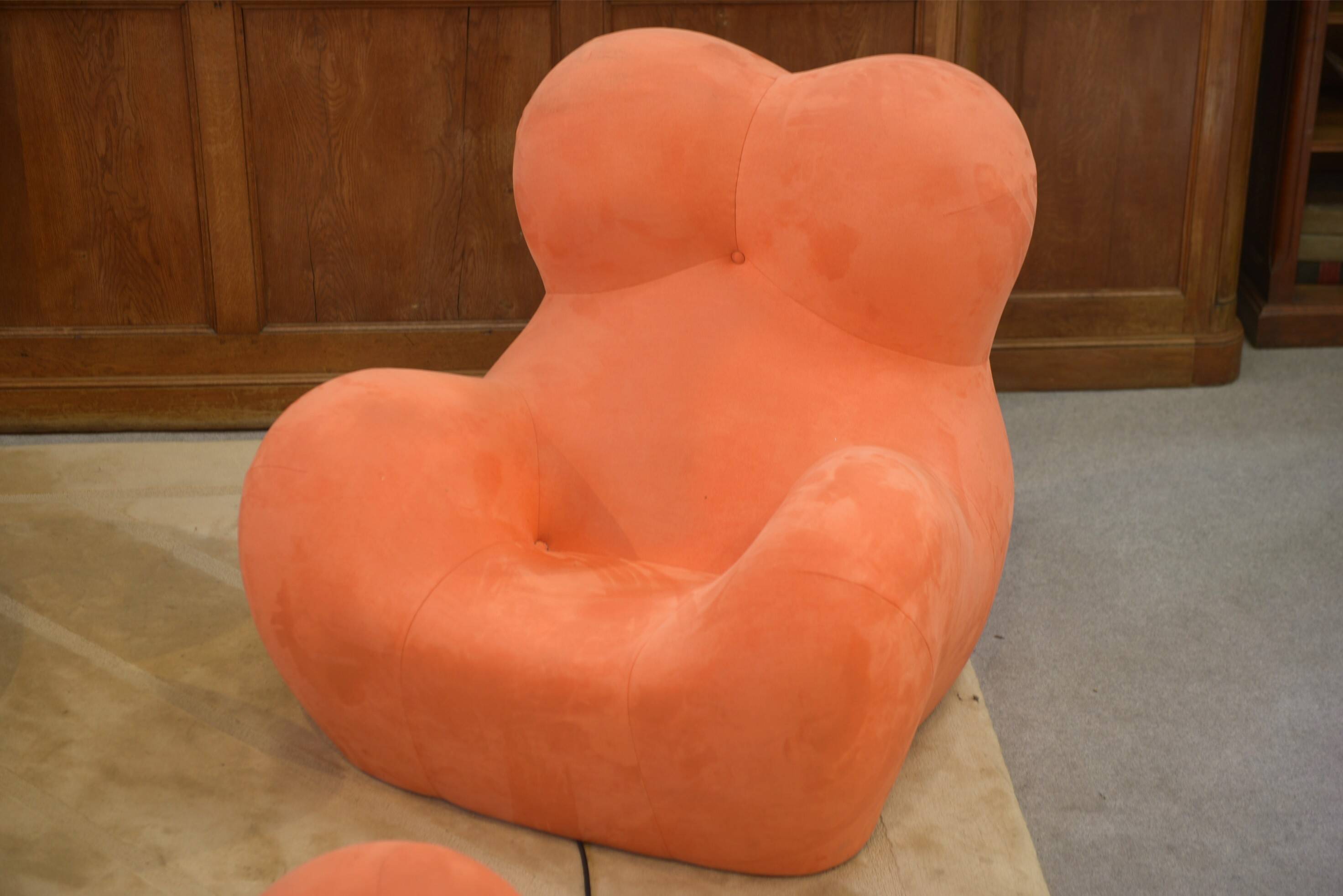 Pair of "Mamma" armchairs with footrest by Gaetano Pesce