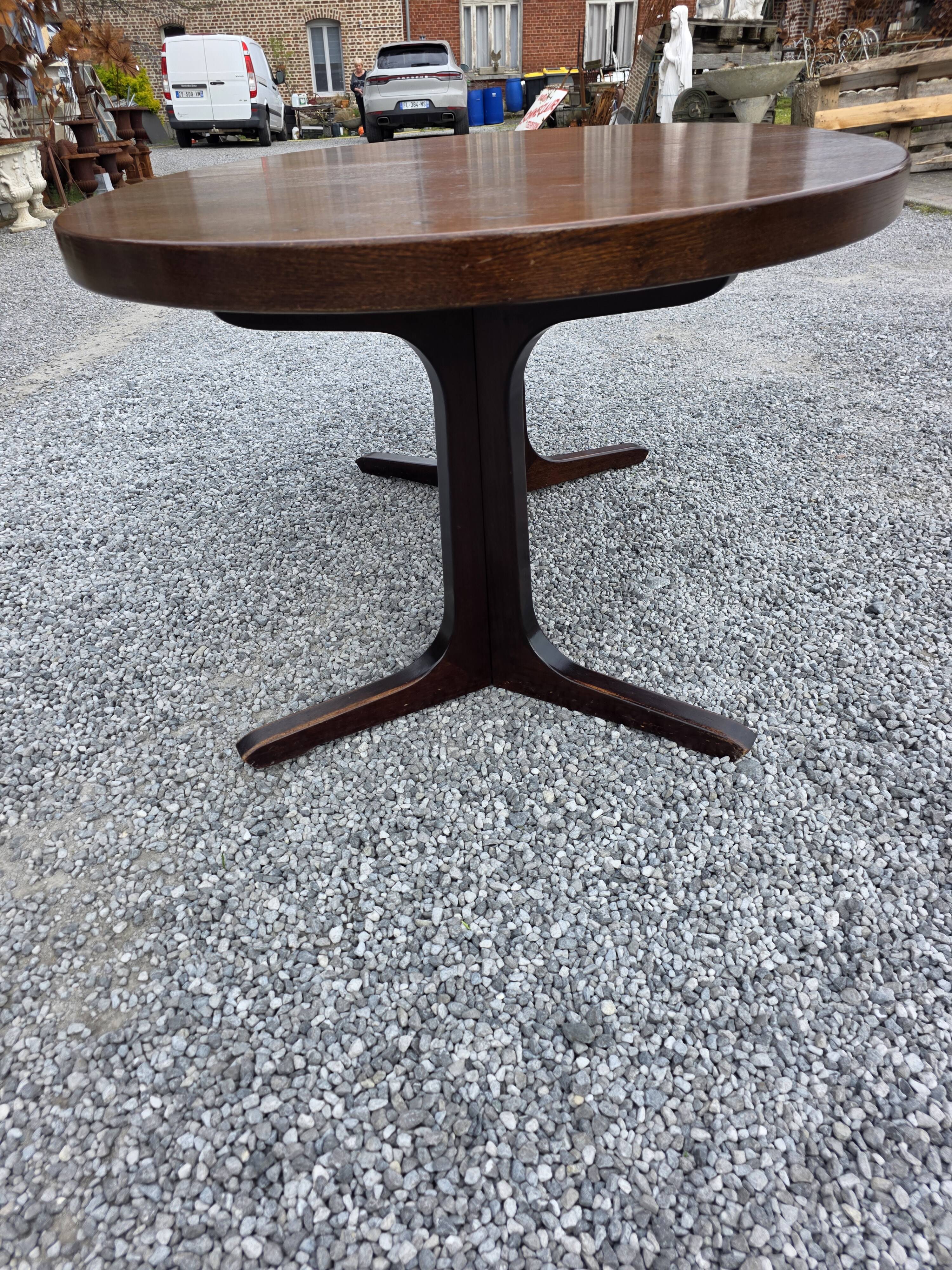 Extensible Baumann table in oak from the 1960s.