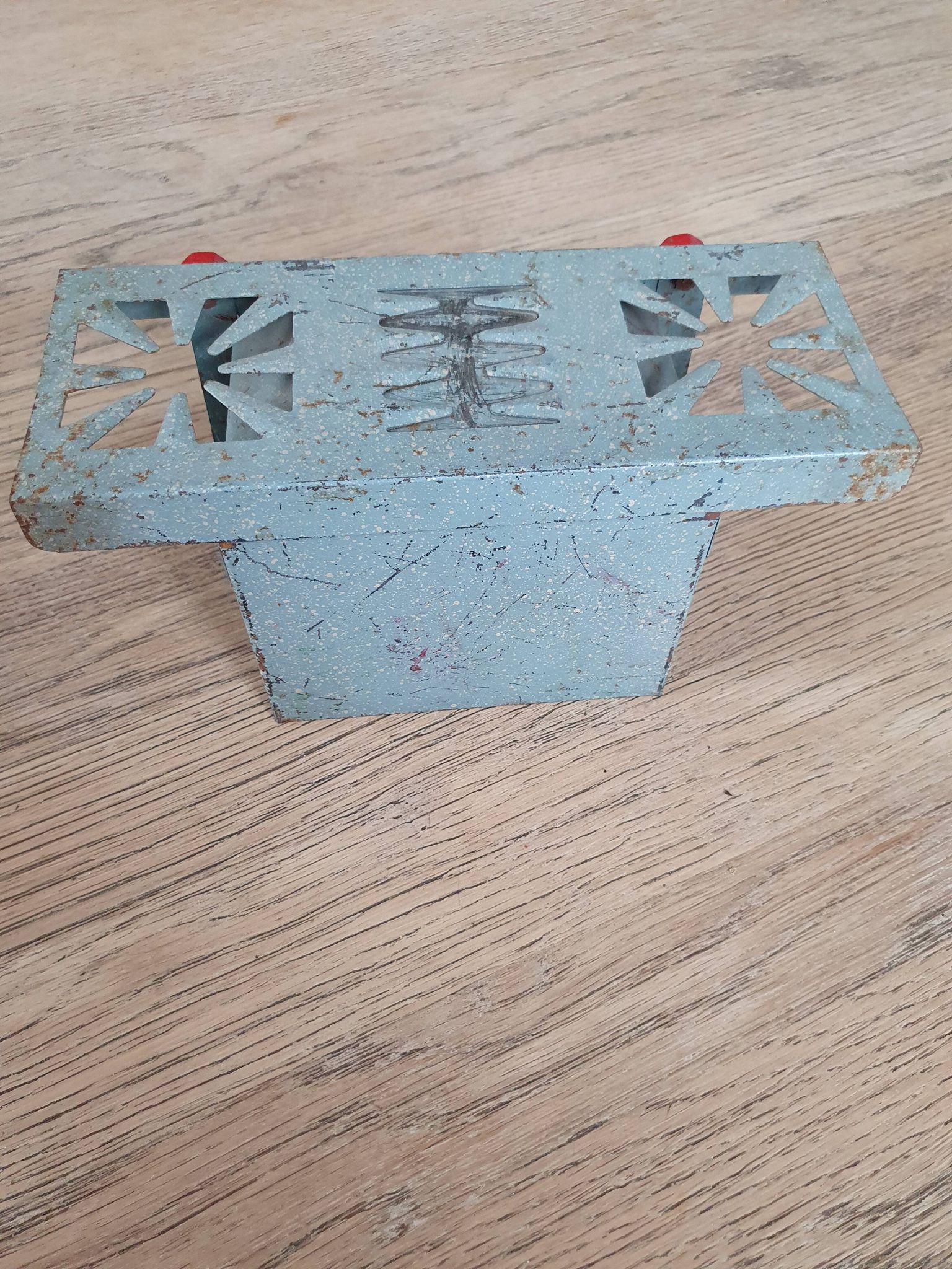 Miniature metal gas stove, (toy from the 1950s)