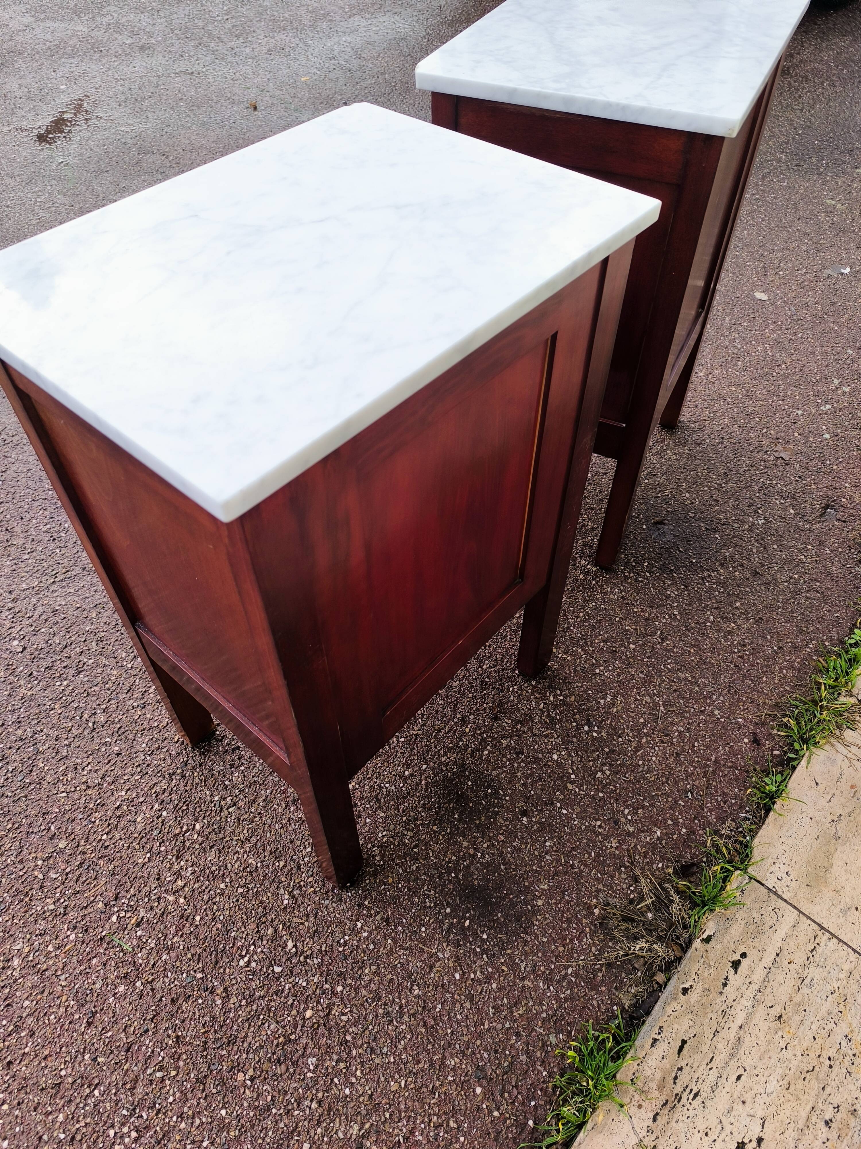 Set of 2 wooden and marble bedside tables.