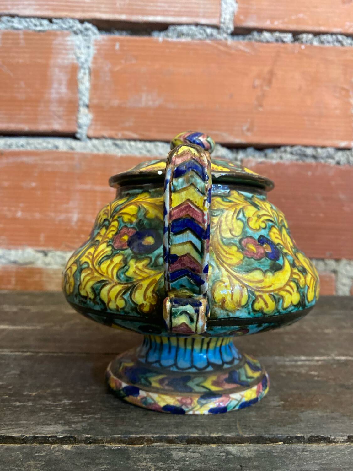 Sweet box with handles, antique caltagirone polychrome ceramic.