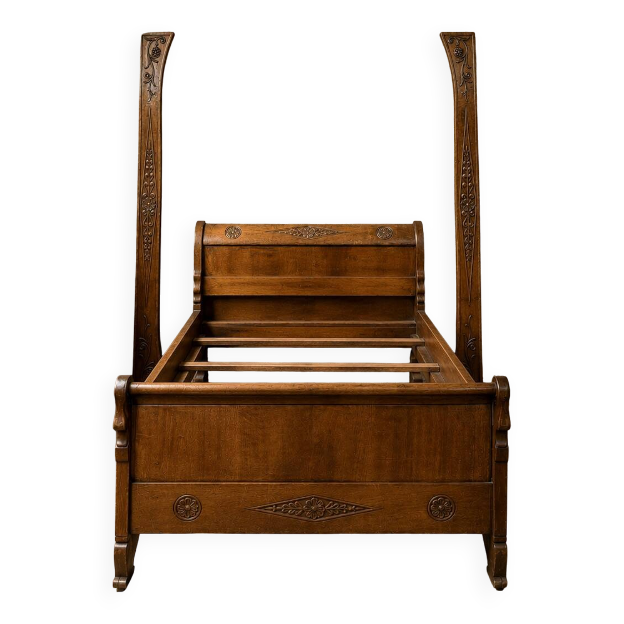 Sculpted walnut boat bed – Directoire period, around 1800