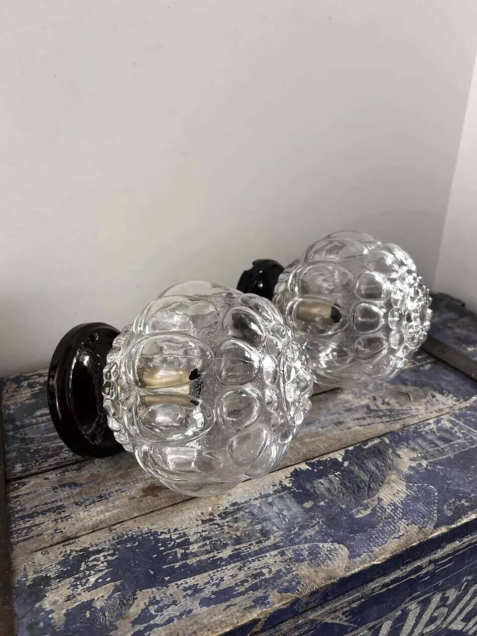 Paire d’appliques murales vintage globes en verre ciselé