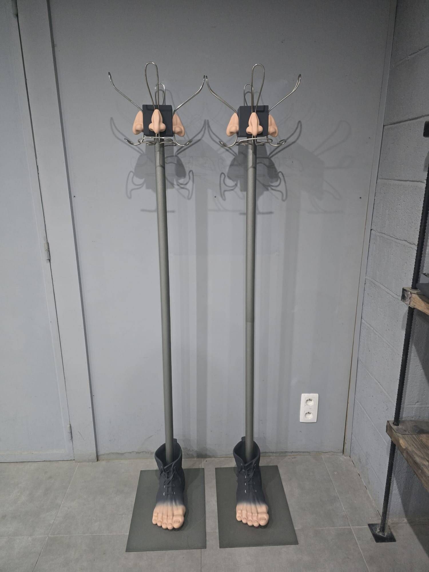 Rare pair of sculptural coat hooks "Homage to Magritte" – Antartidee,