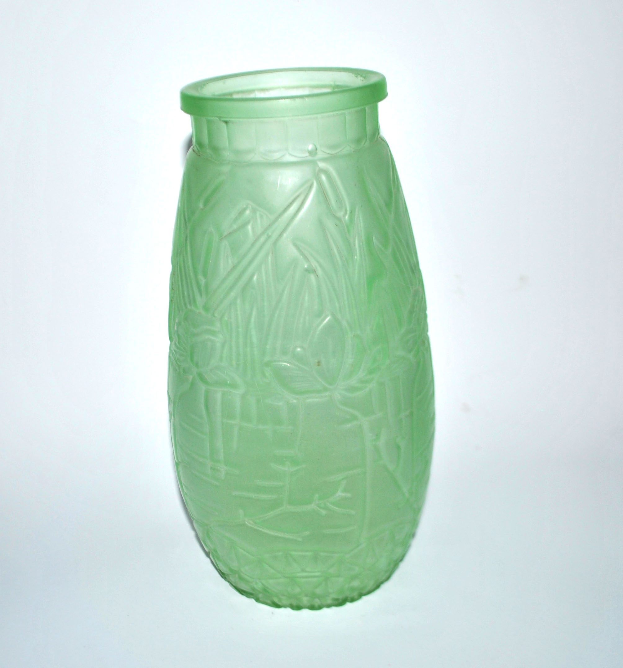 Large art deco vase in uranium-bearing dichroic green glass