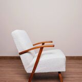 Vintage armchair in pearl white bouclé with walnut wood, 1960.
