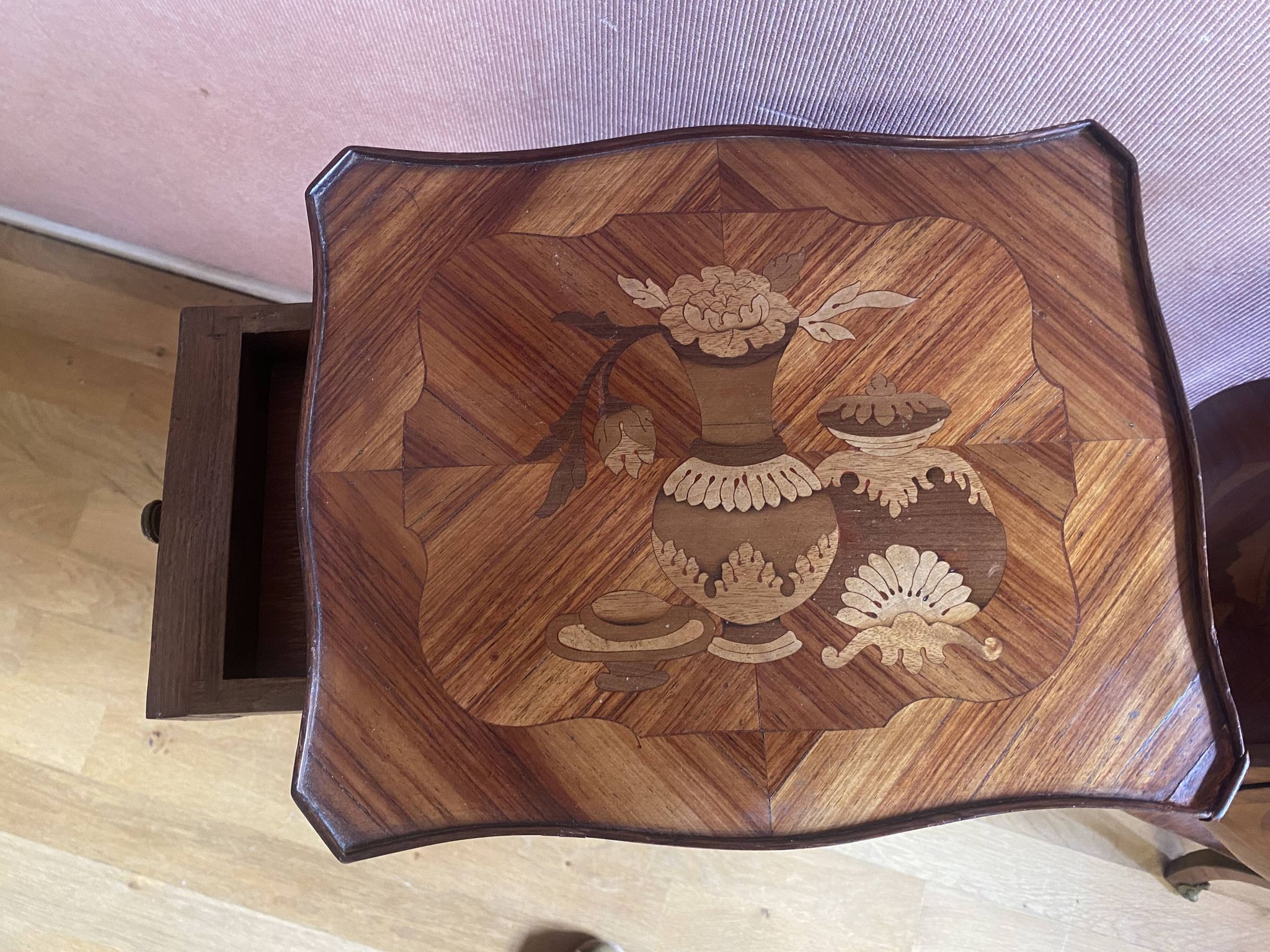 Pair of bedside tables in rosewood veneer on all sides. Louis XV style