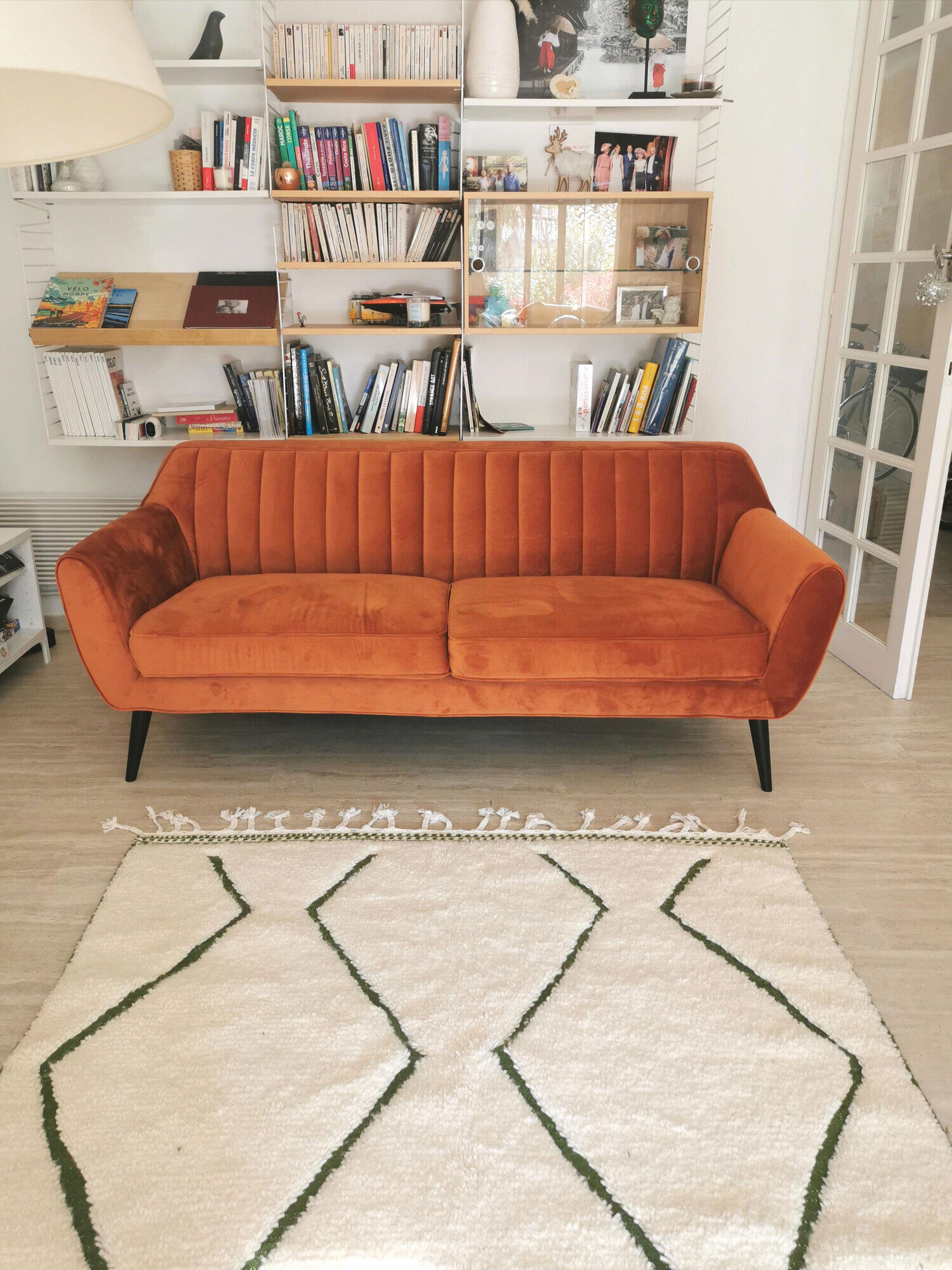 Magnificent Berber carpet Béni Ouarain green and white with diamonds and braided border