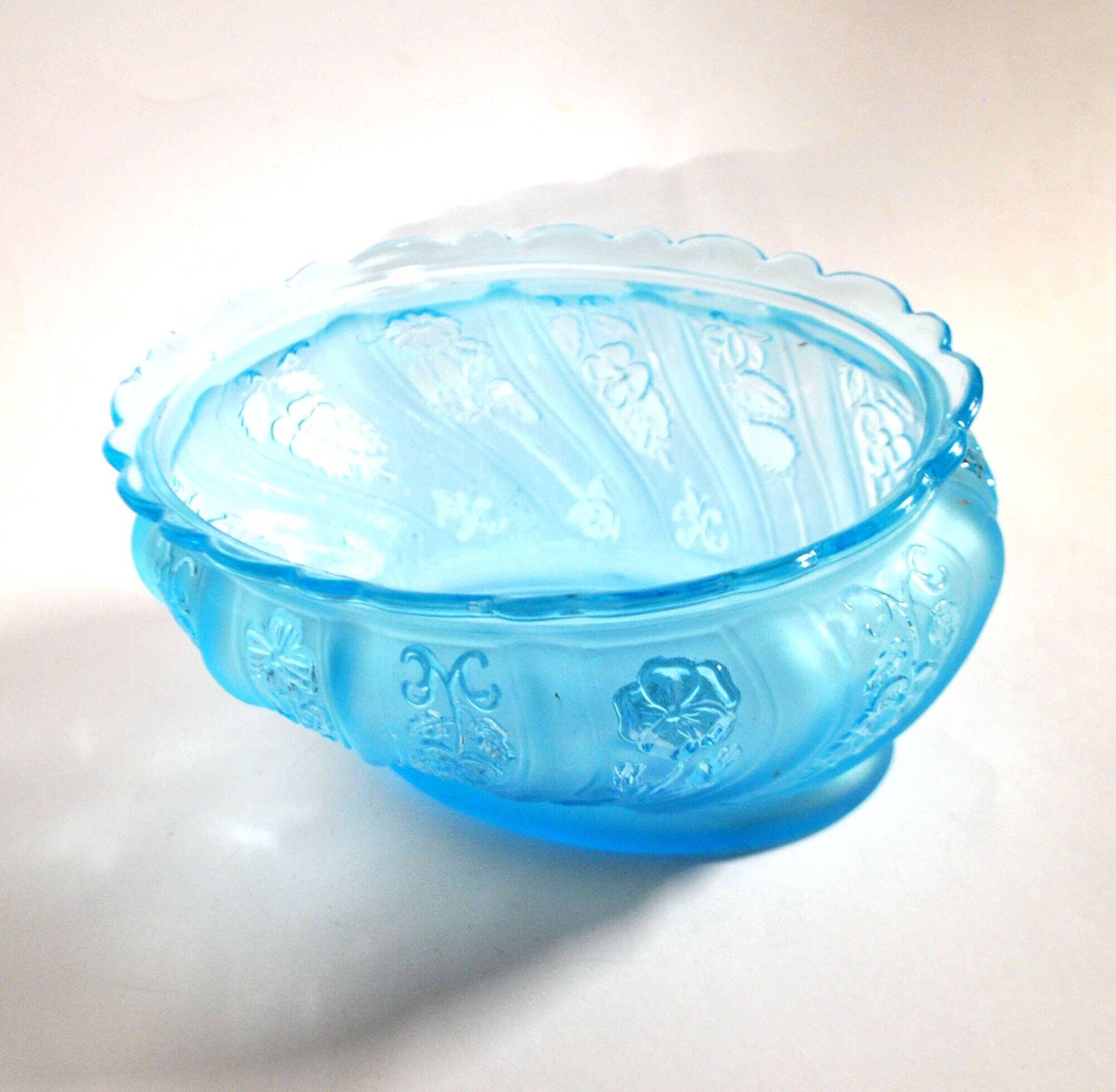 Old oval coupe basket in moulded blue glass, frosted acid, 1900.
