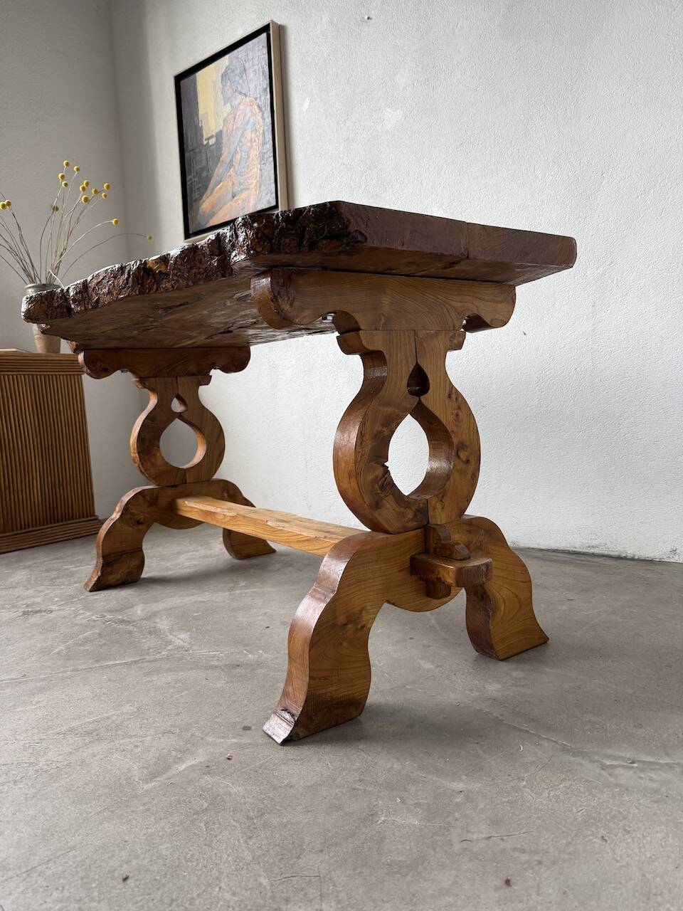 Table artisanale en orme massif, art populaire