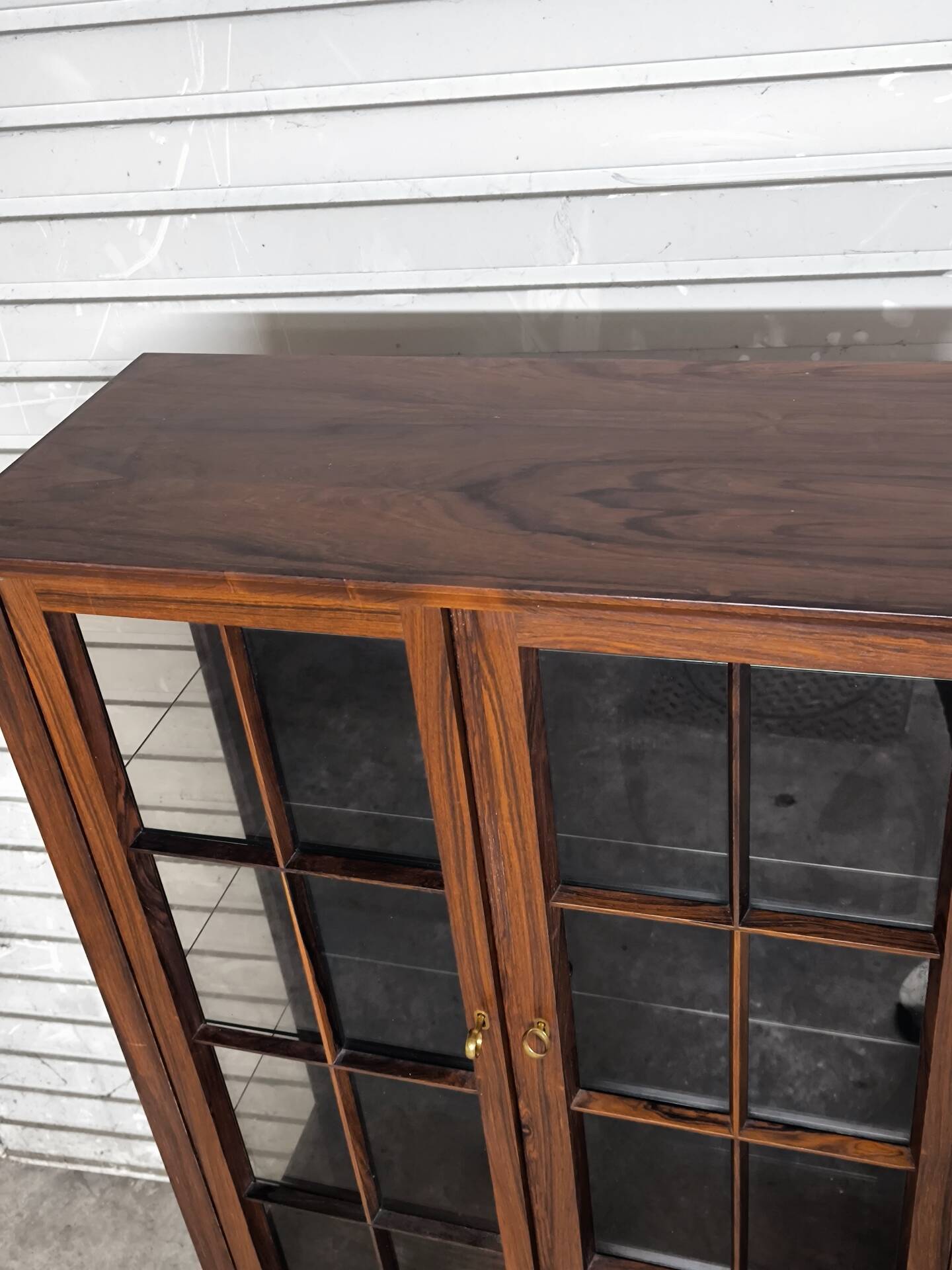 Vintage 1960s Scandinavian display cabinet in rosewood.