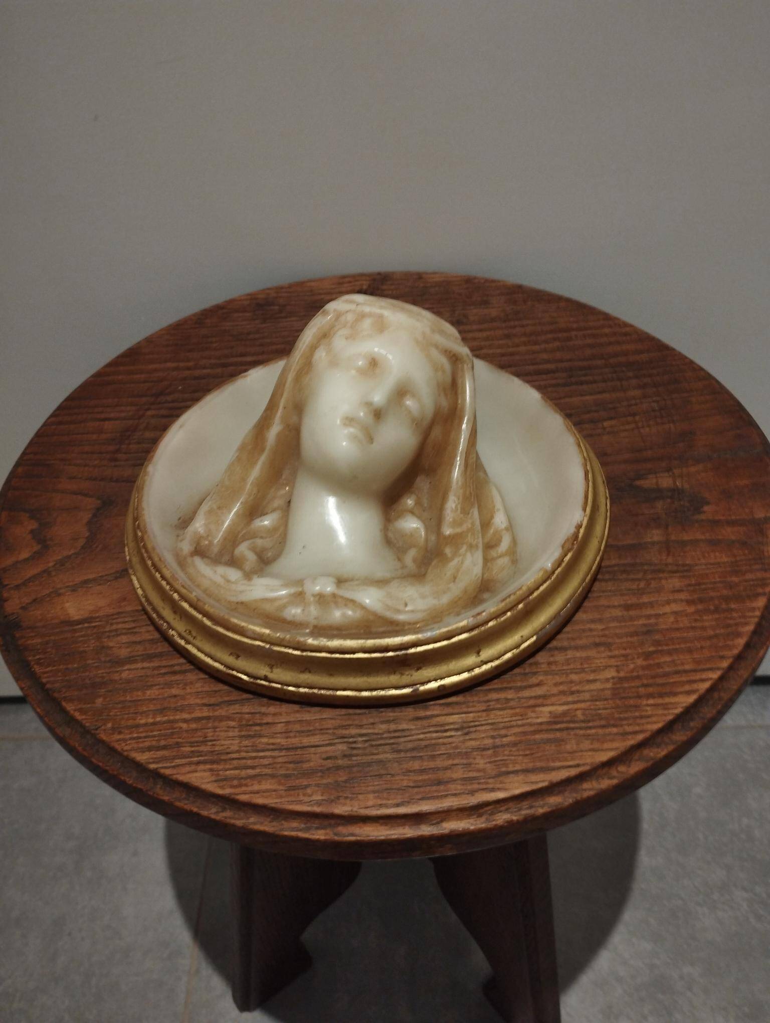 Relief portrait in the shape of a medallion - Napoléon III period