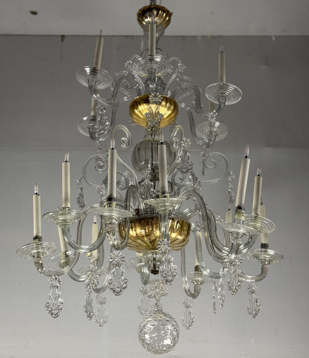Liège lustre in blown glass, two levels of light arms, 18th century.