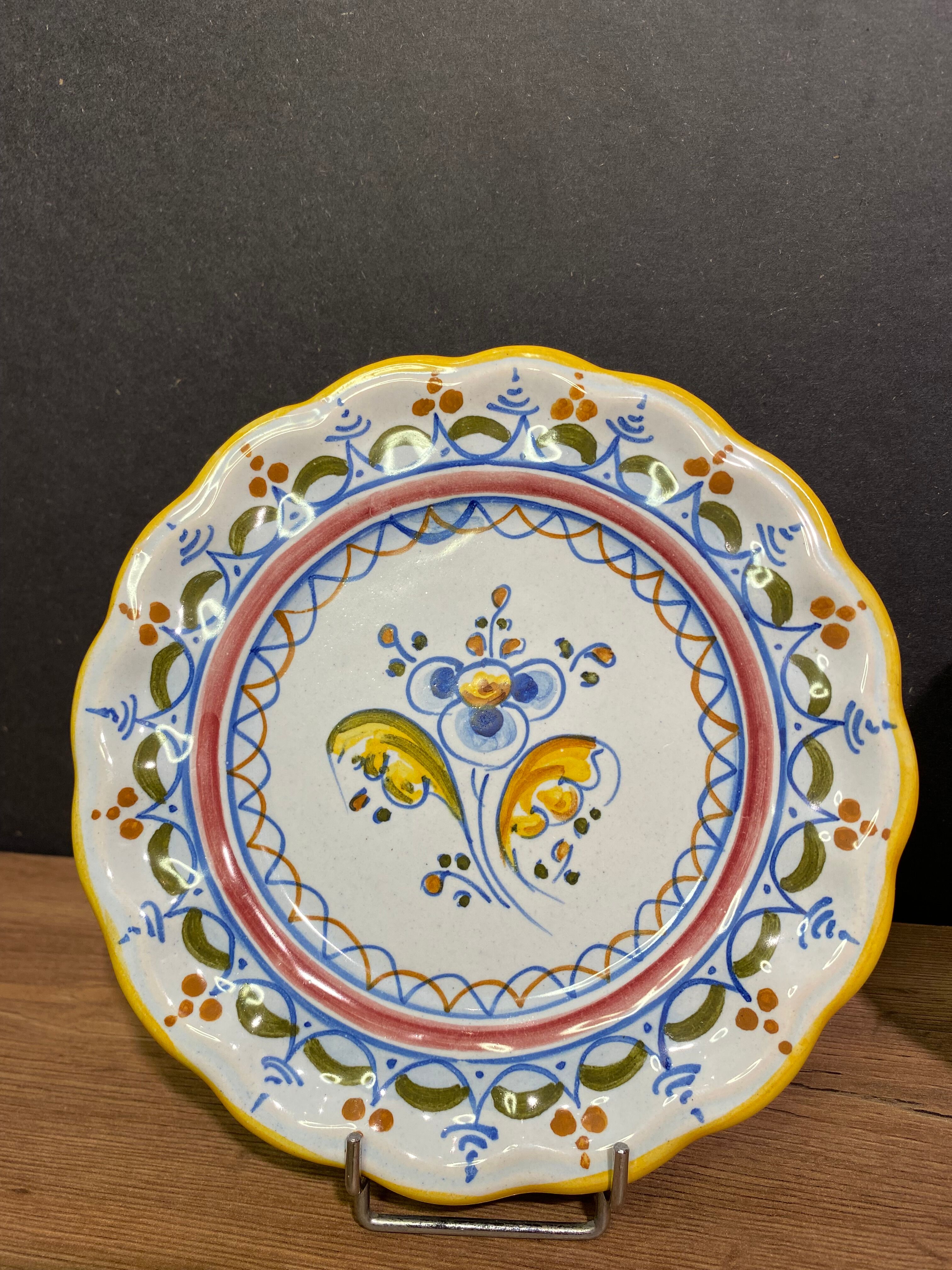 Pair of Talavera earthenware plates with floral decoration
