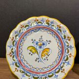 Pair of Talavera earthenware plates with floral decoration