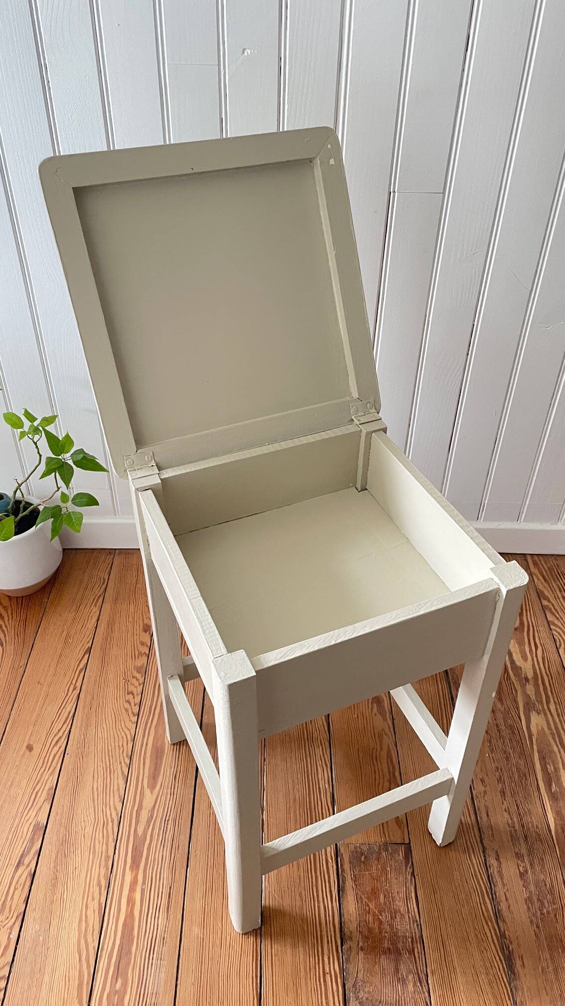VINTAGE Beige Stool Chest