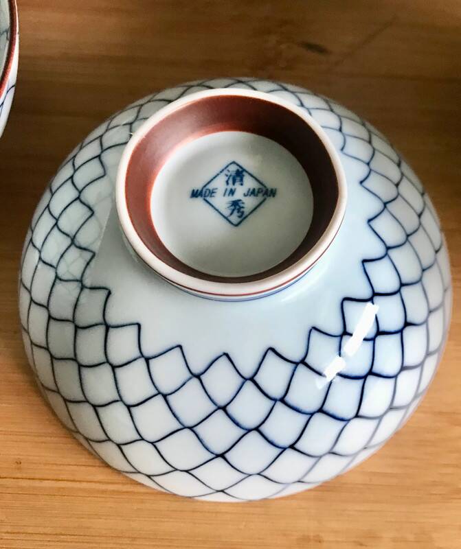 6 white and blue japanese porcelain bowls with mountain decoration