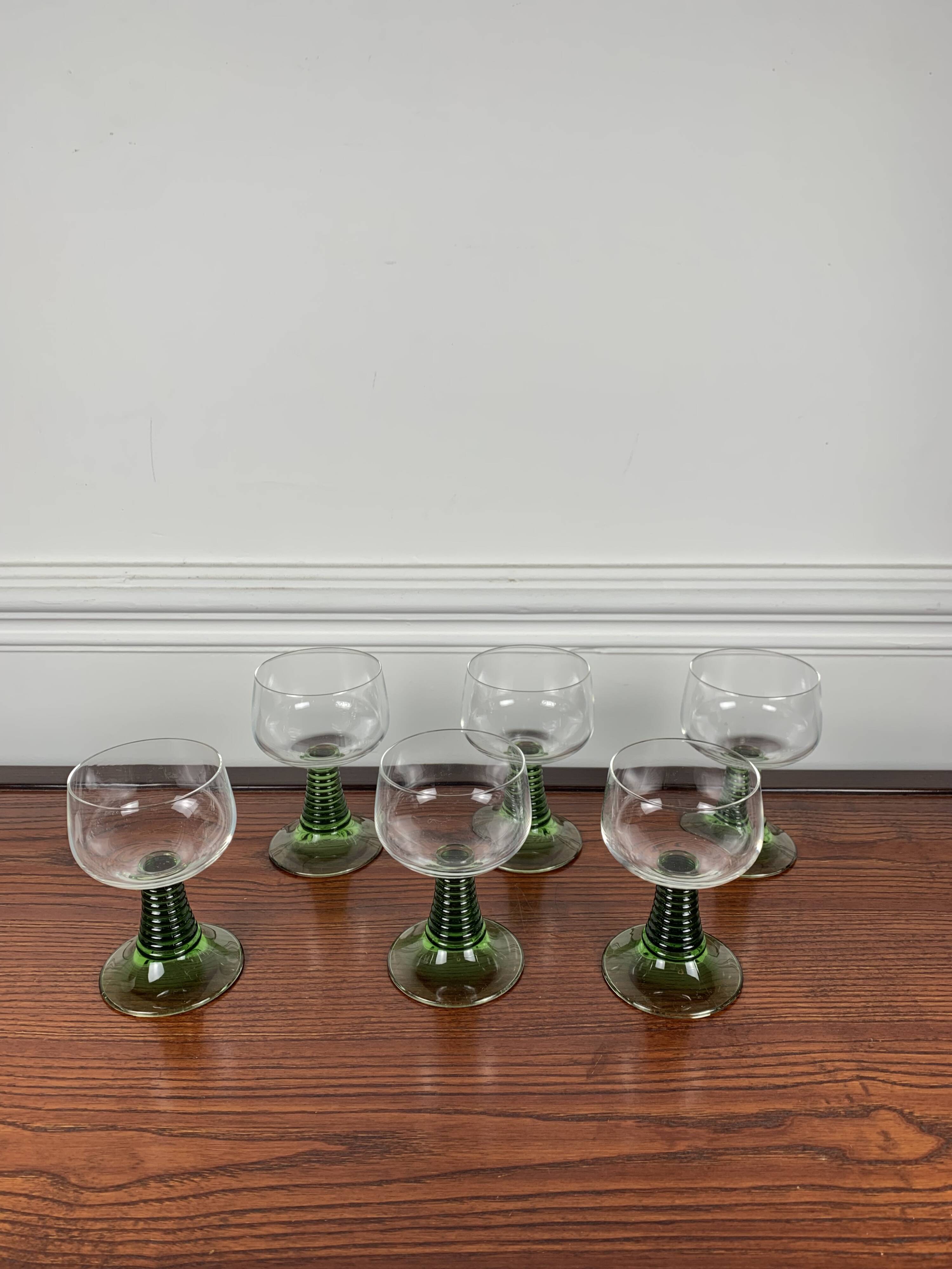 Set of 6 vintage green stemmed glasses - wine glass