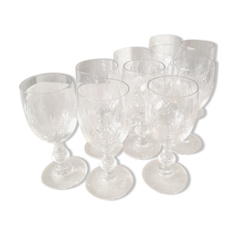 Suite de 10 verres a goutte ou digestif  sur pied en cristalin taille