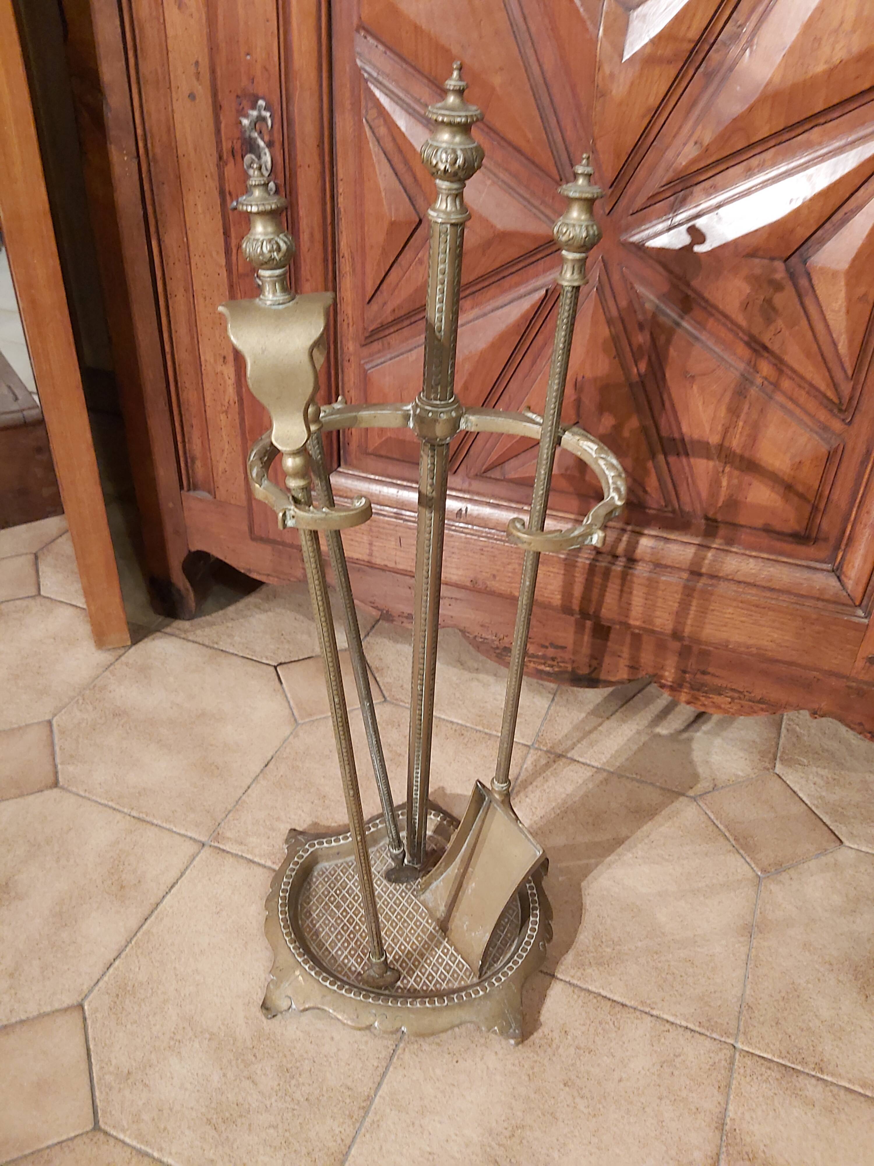 Bronze fireplace servant