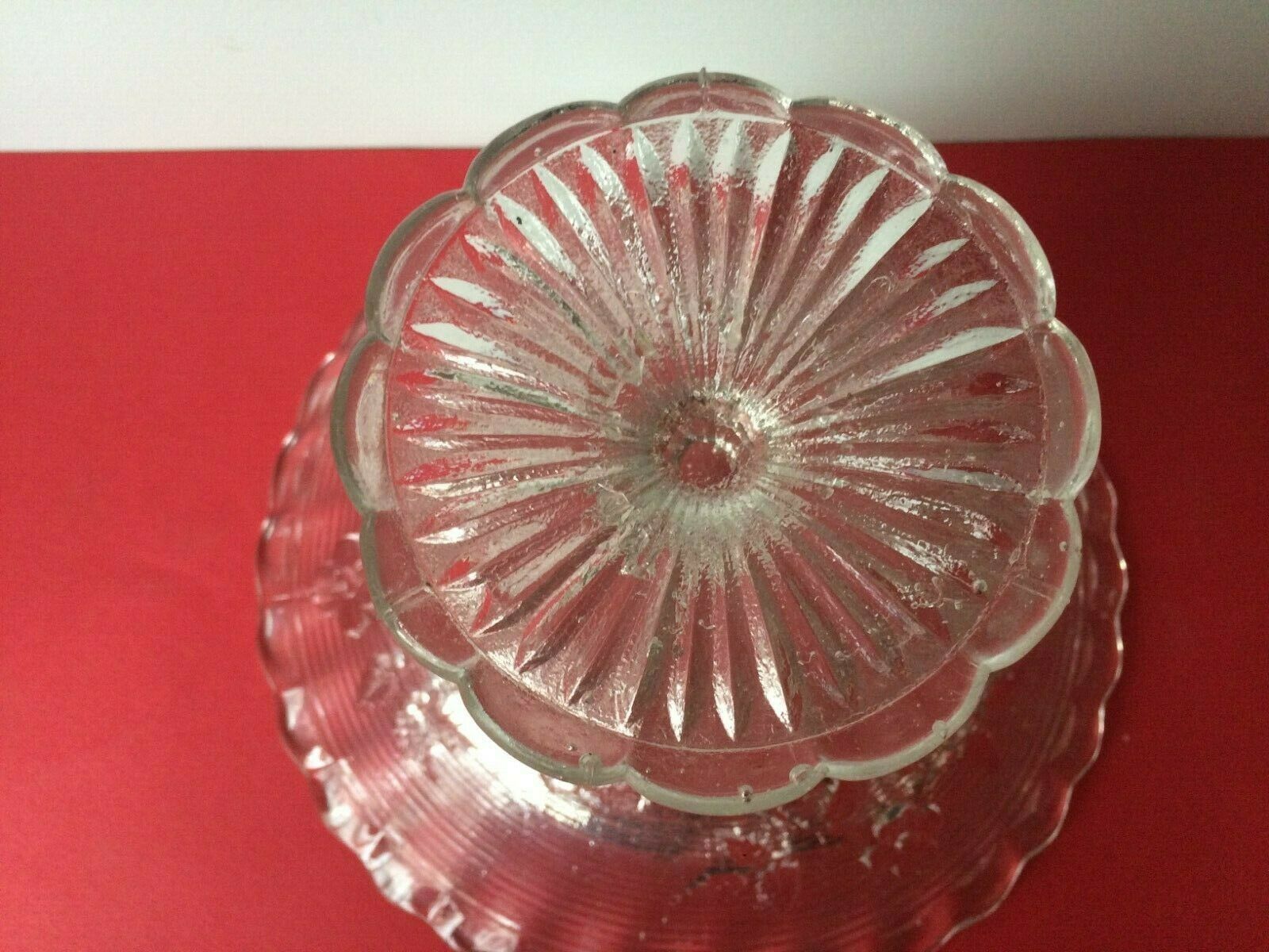 Cut on foot in molded glass