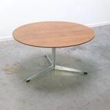 Circular coffee table in oak by Arne Jacobsen for Fritz Hansen, 1960s