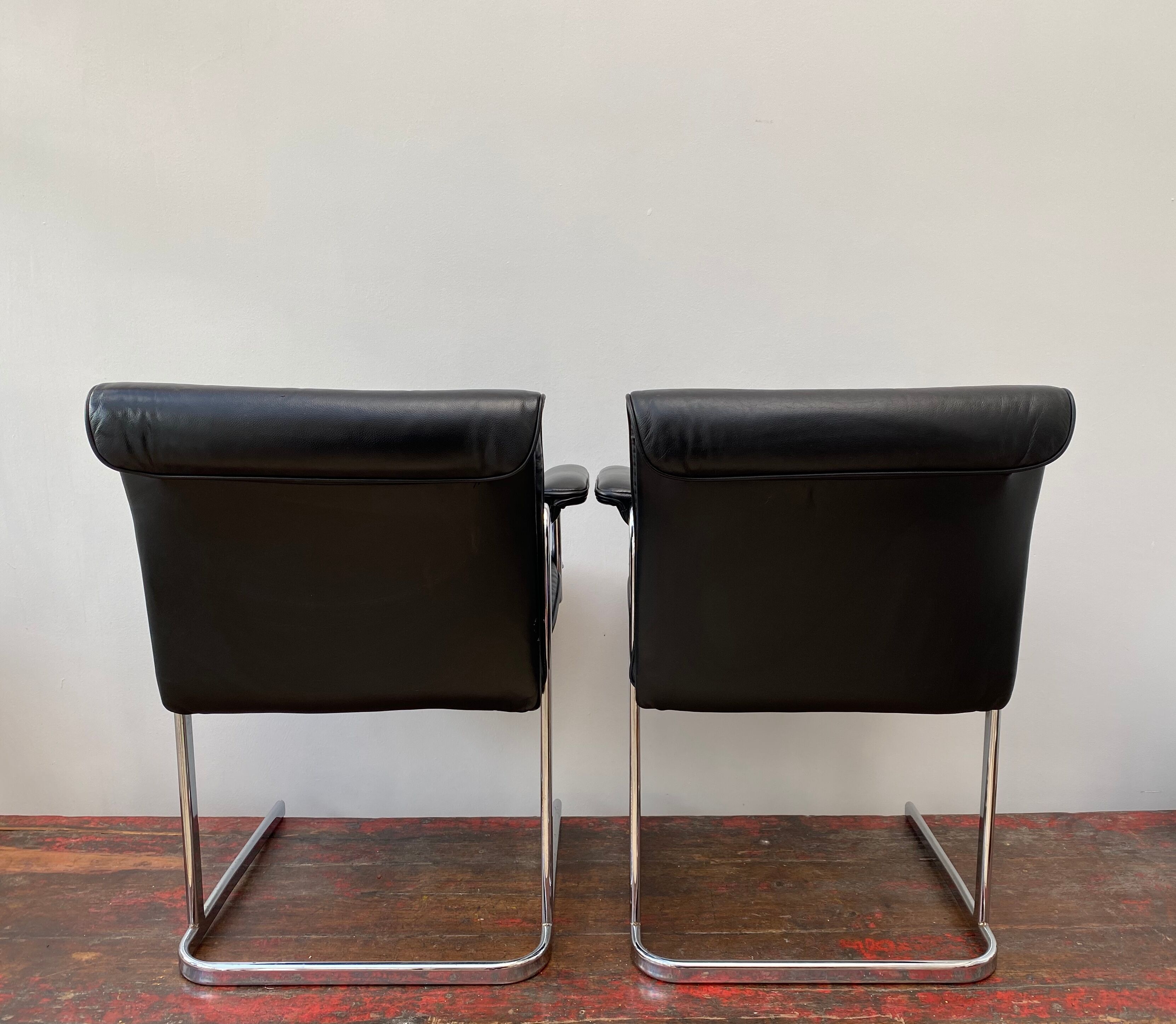Paire de chaises de bureau en cuir noir par Boss Design
