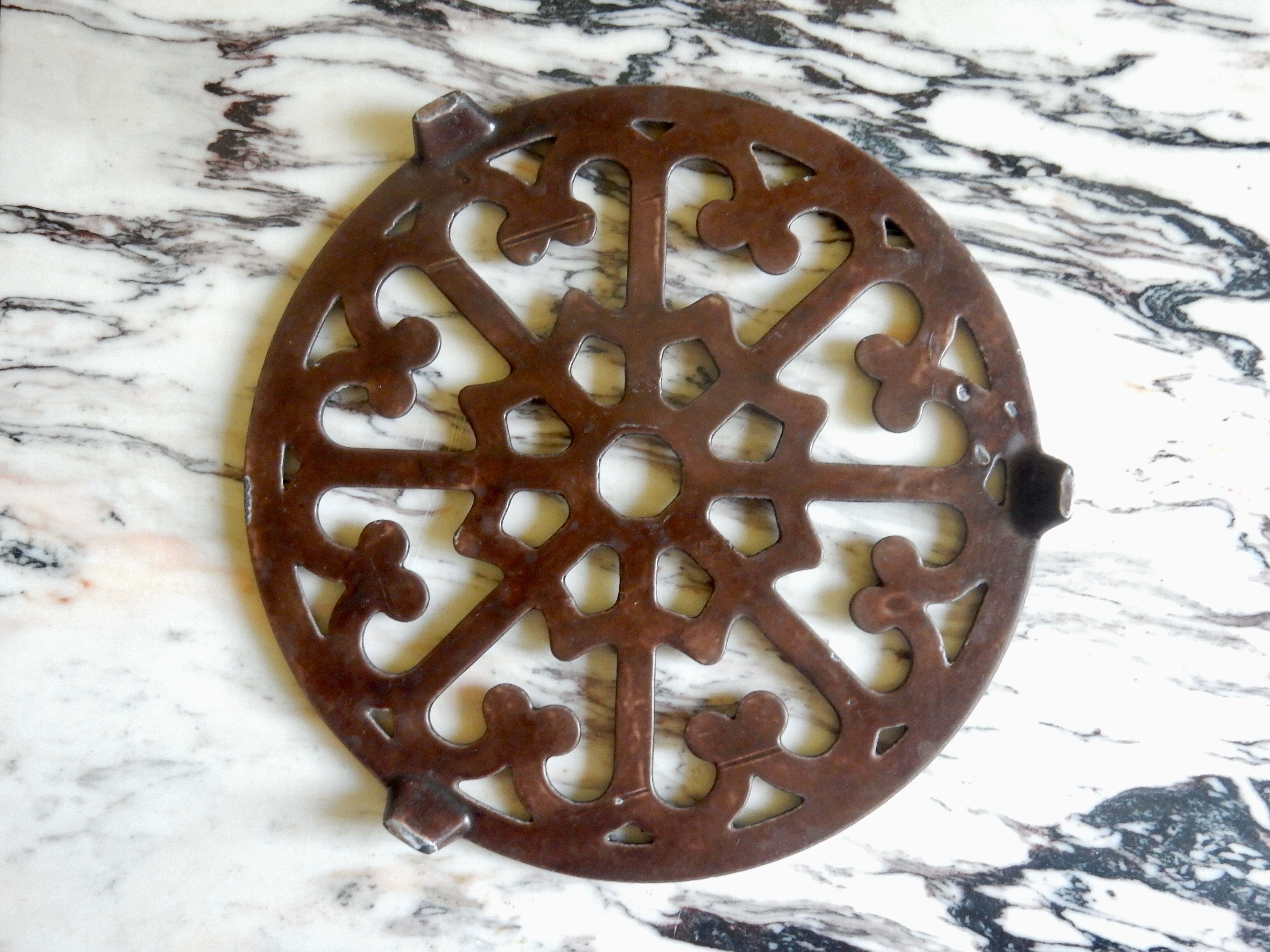Brown enamelled cast iron trivet