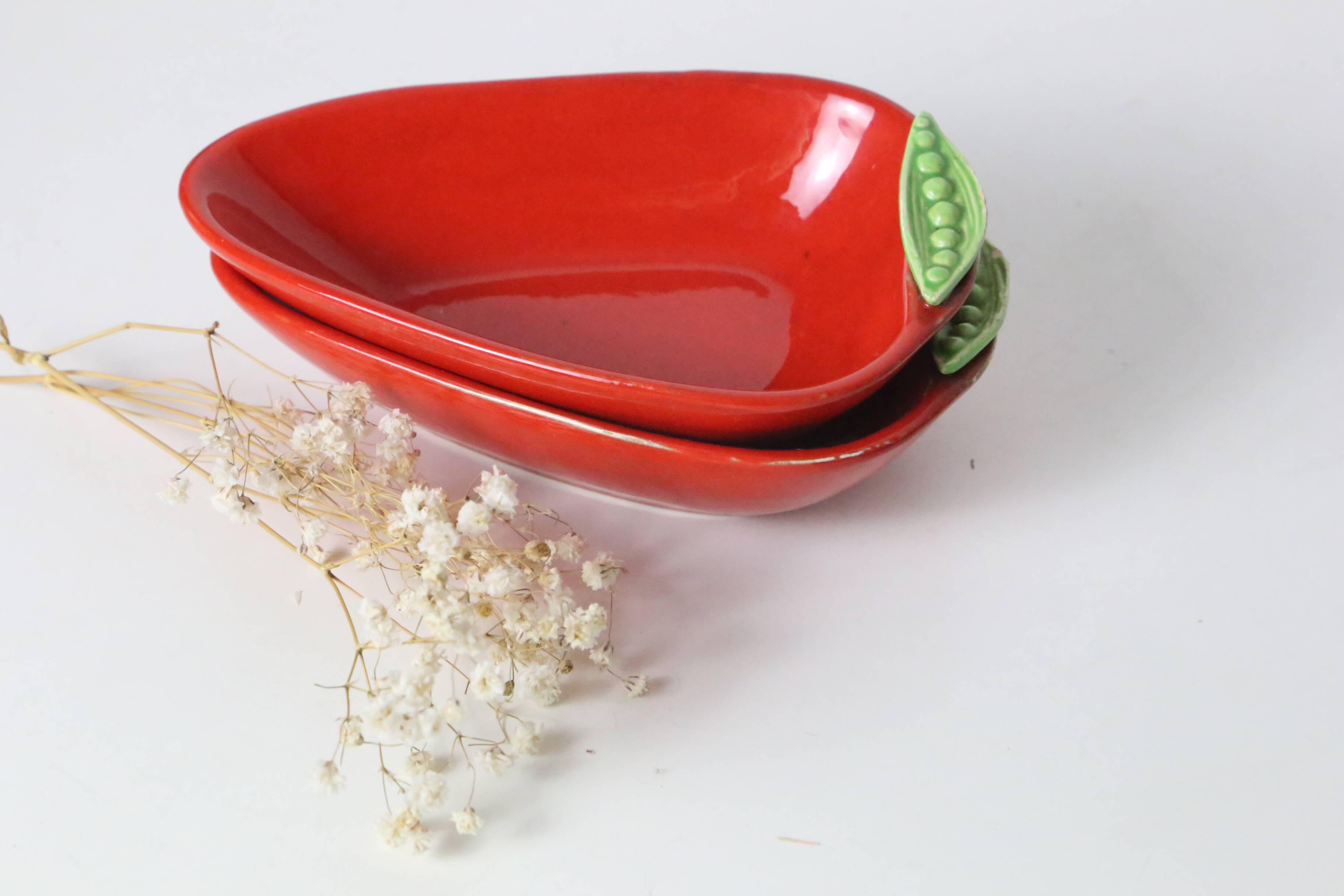 Pair of Saint Clément barbotine dishes