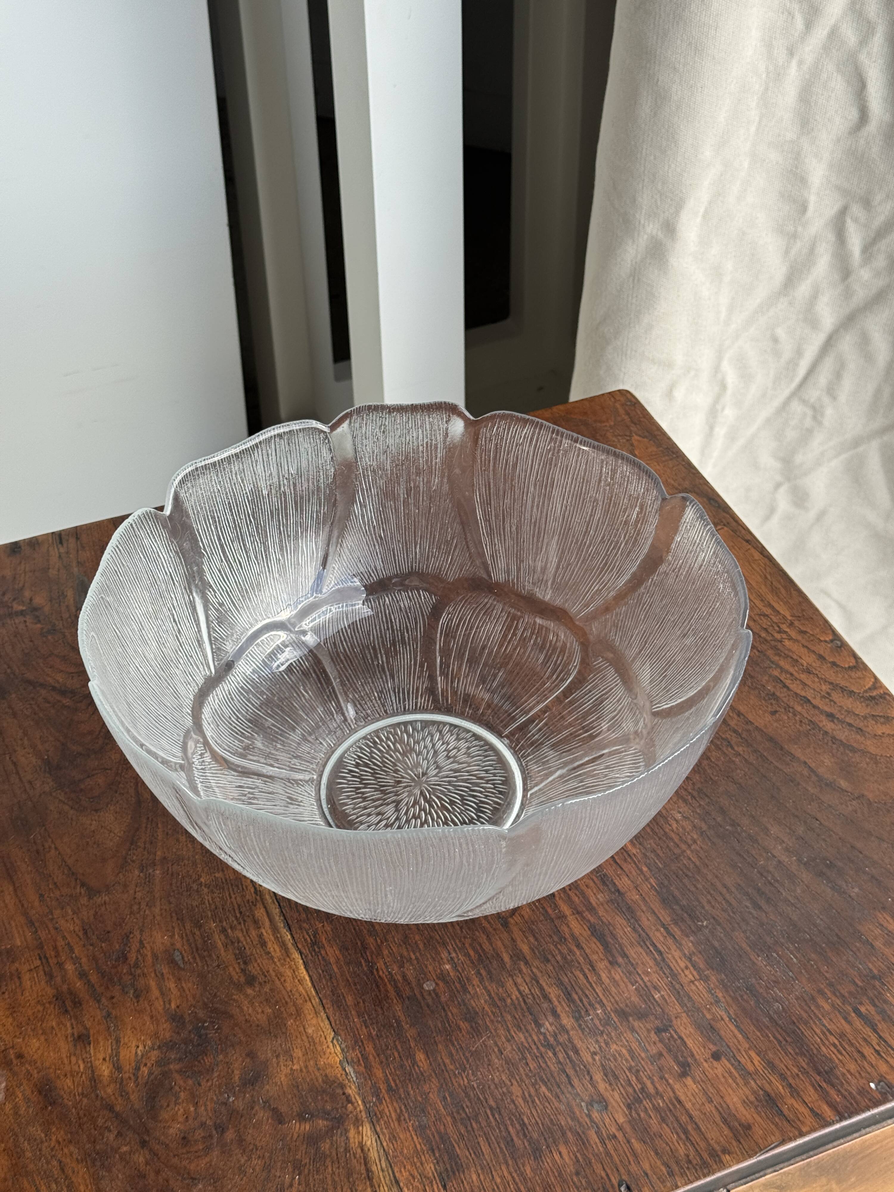 Very large vintage salad bowl with a stylised flower petal pattern H14.5