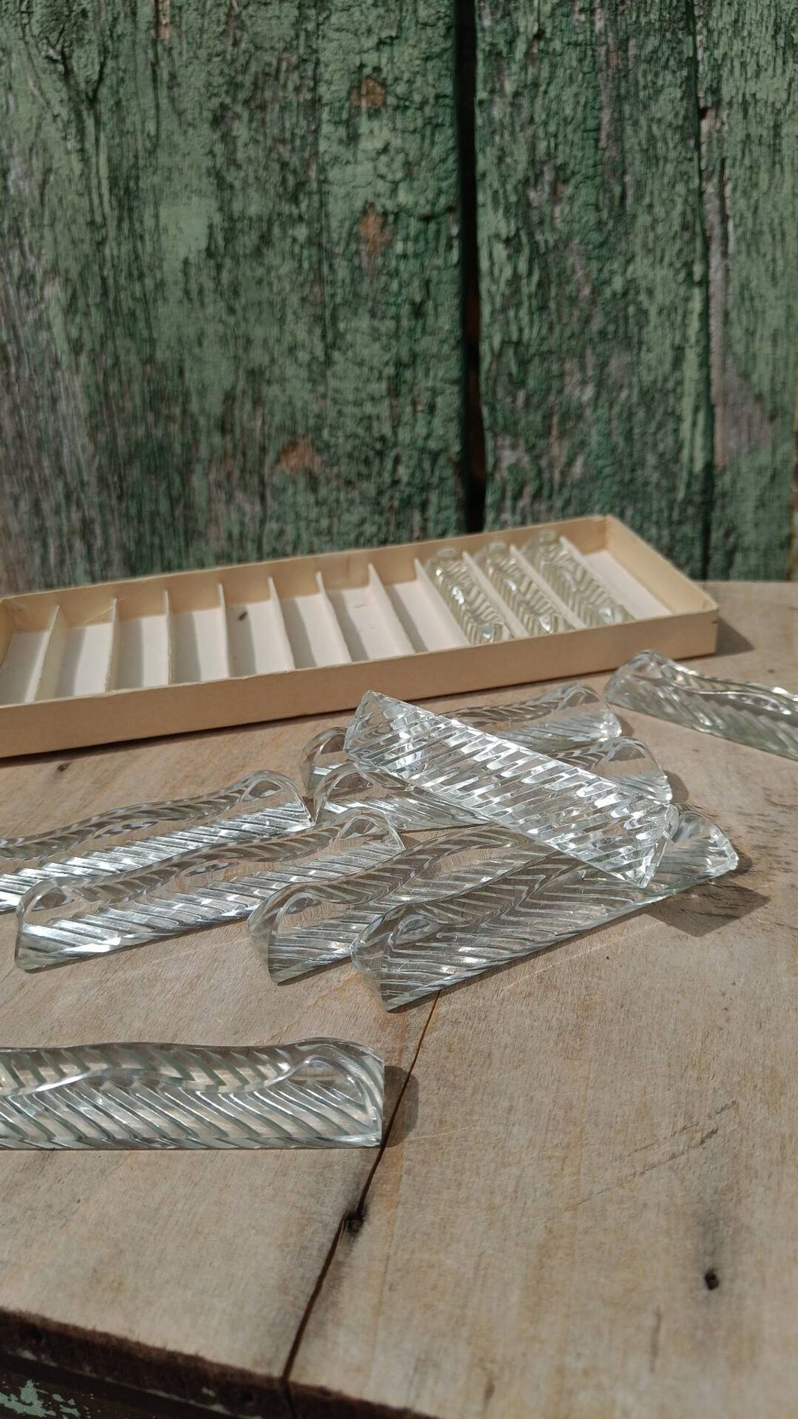 Set of 12 vintage double crystal knife rests with box