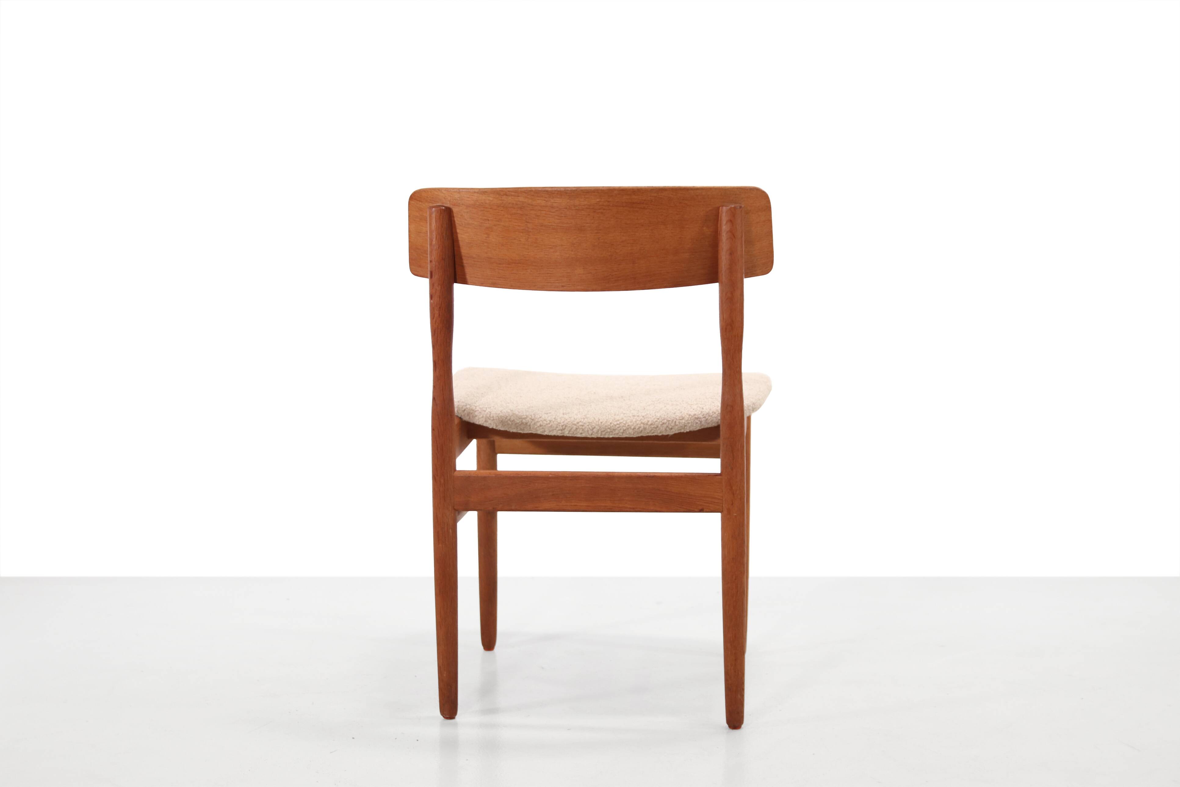 Ensemble de quatre chaises design scandinave danois