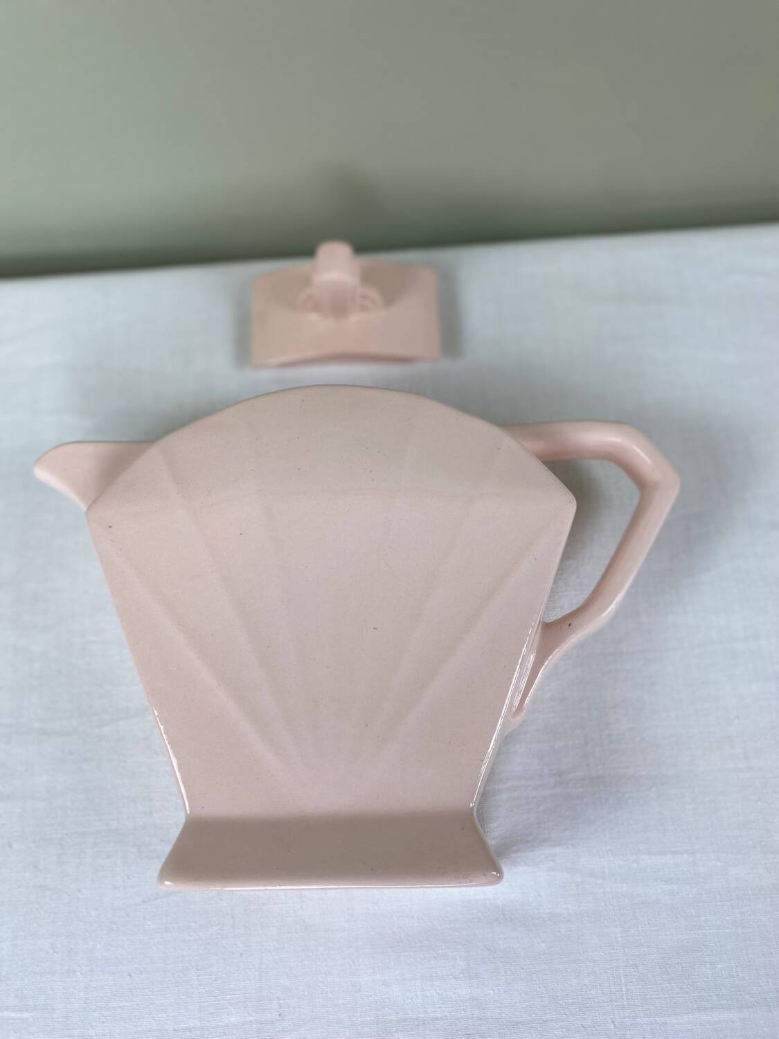 Théière art déco rose