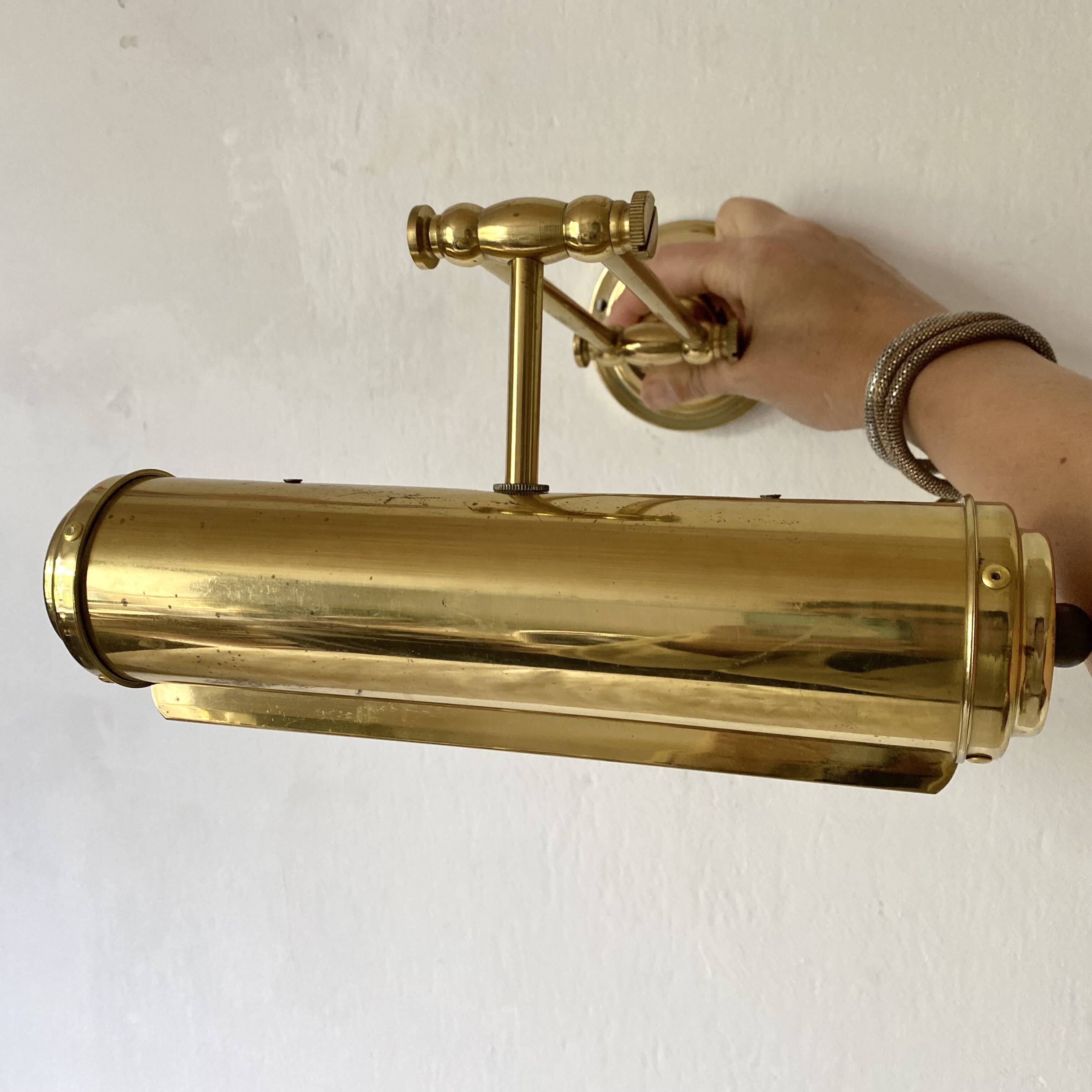 Wall light for brass picture lighting