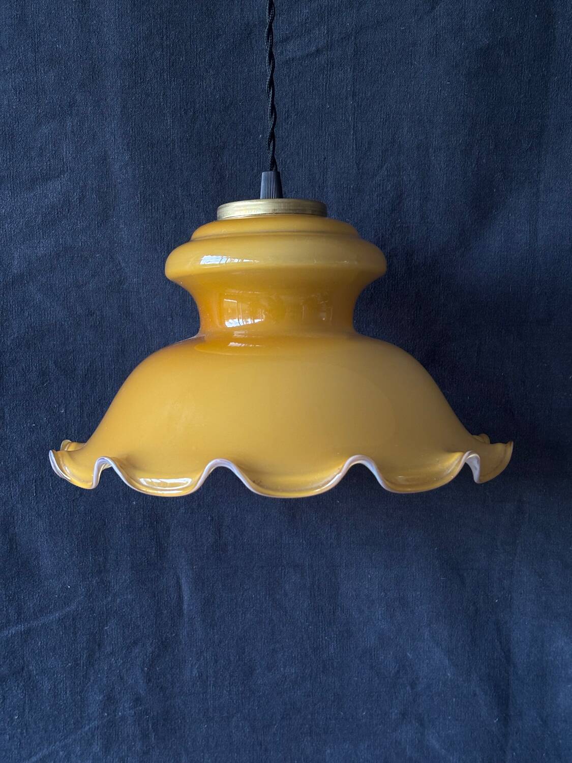 Suspension en opaline art déco
