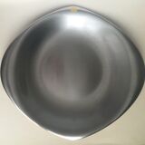 Round plate in brushed metal