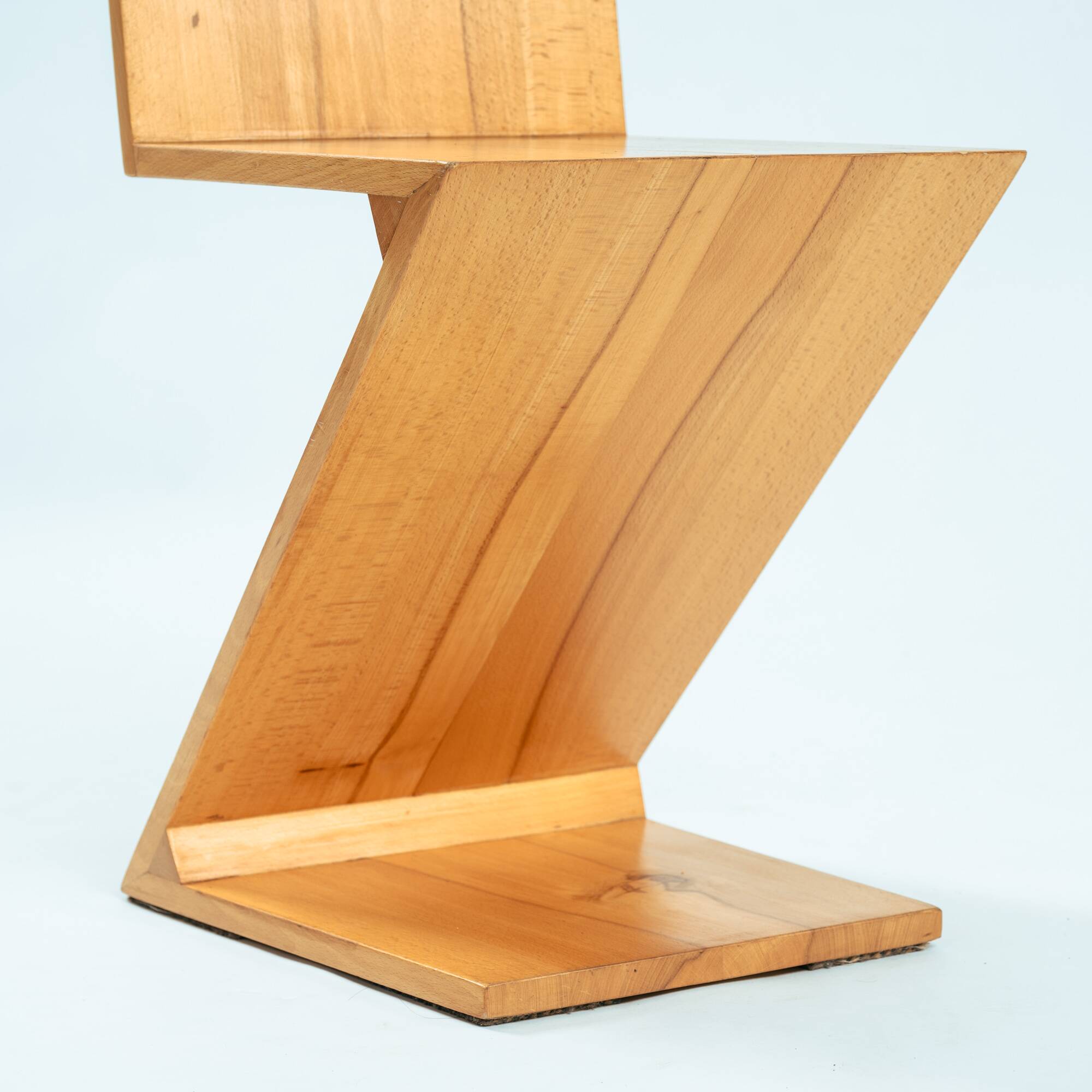 4 Zig Zag Ashwood Modernist Chairs after design Gerrit Rietveld, De Stijl 1930's