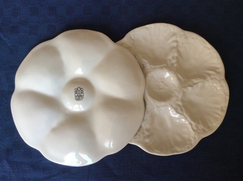 Set of 2 French vintage plates in gien white dabbling