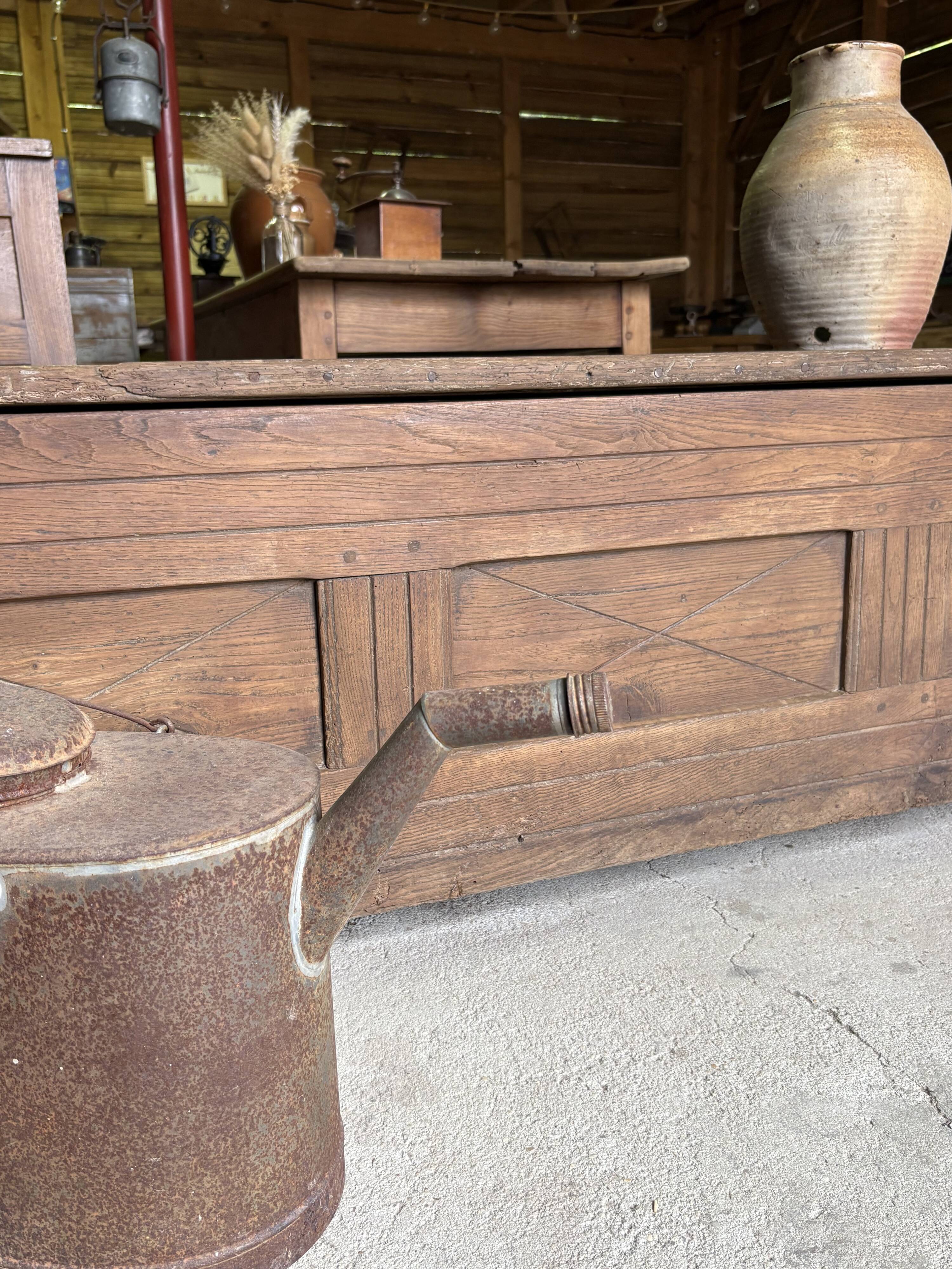 Maie ancienne en bois massif