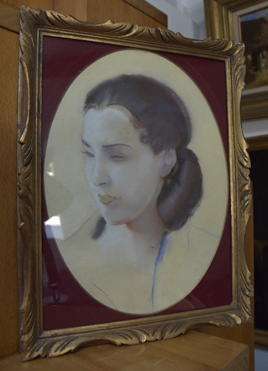 Lucien-Victor Guirand de Scevola (1871-1950) Portrait of a Young Woman, 1928 pastel, oval