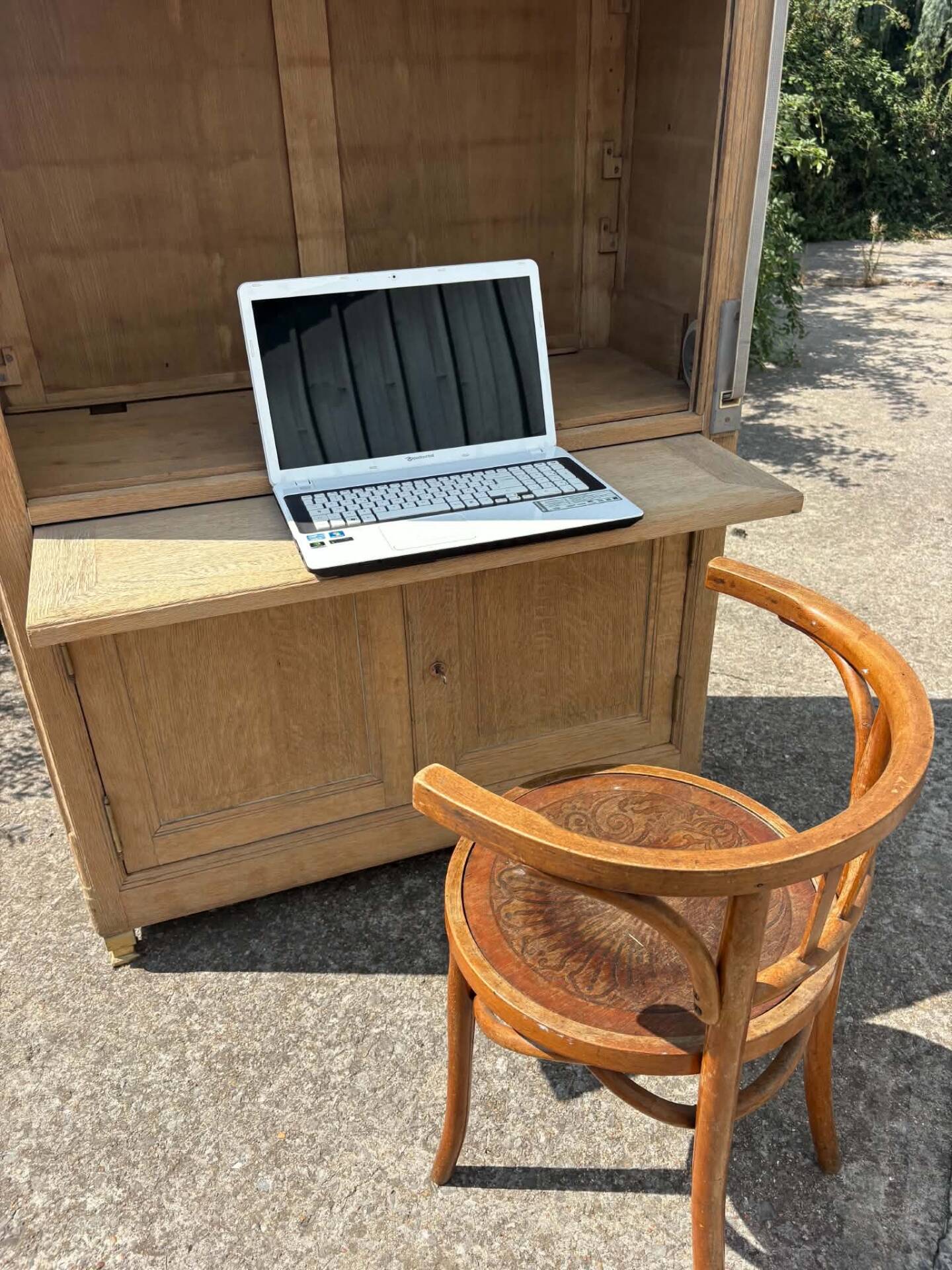 Shuttered oak furniture – Vintage & authentic