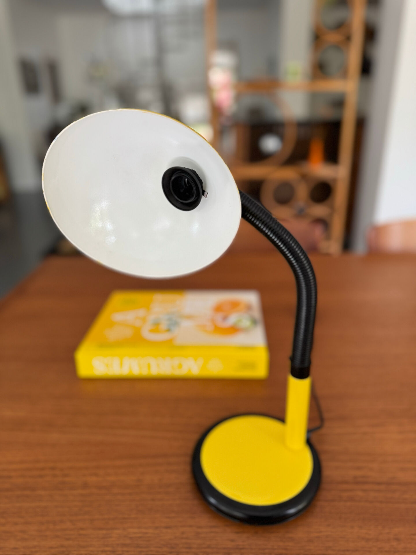 Lampe de table articulée jaune